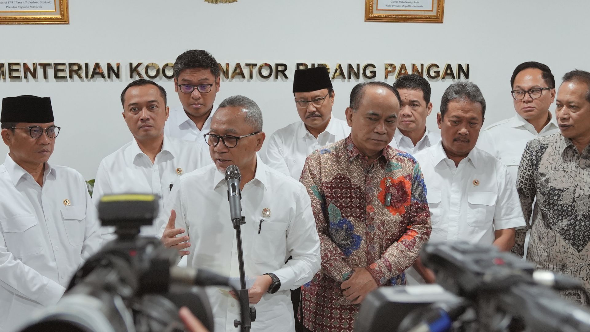 277223_menuju-swasembada-pangan-berkelanjutan-dan-pemerataan-ekonomi-kemenko-pangan-mempercepat-pembentukan-koperasi-desa-merah-putih_20250410211802.jpg