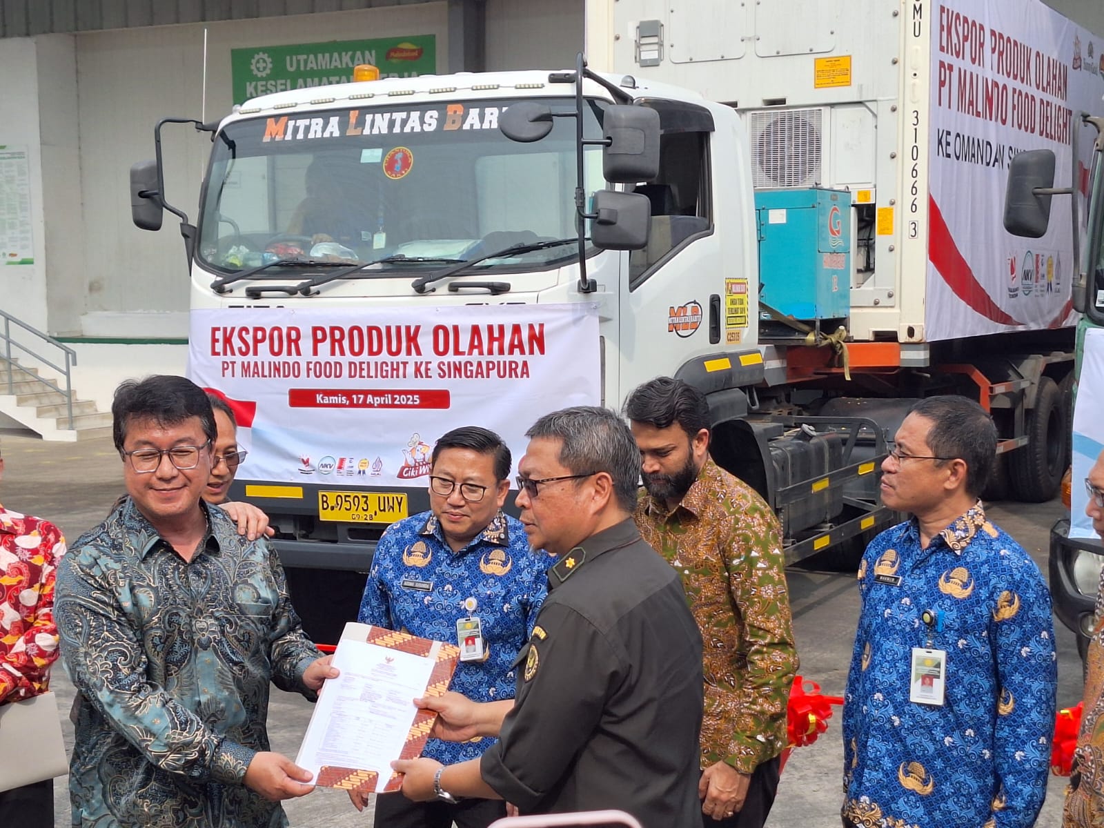 475385_kementerian-koordinator-bidang-pangan-apresiasi-ekspor-produk-ayam_20250421103250.jpeg