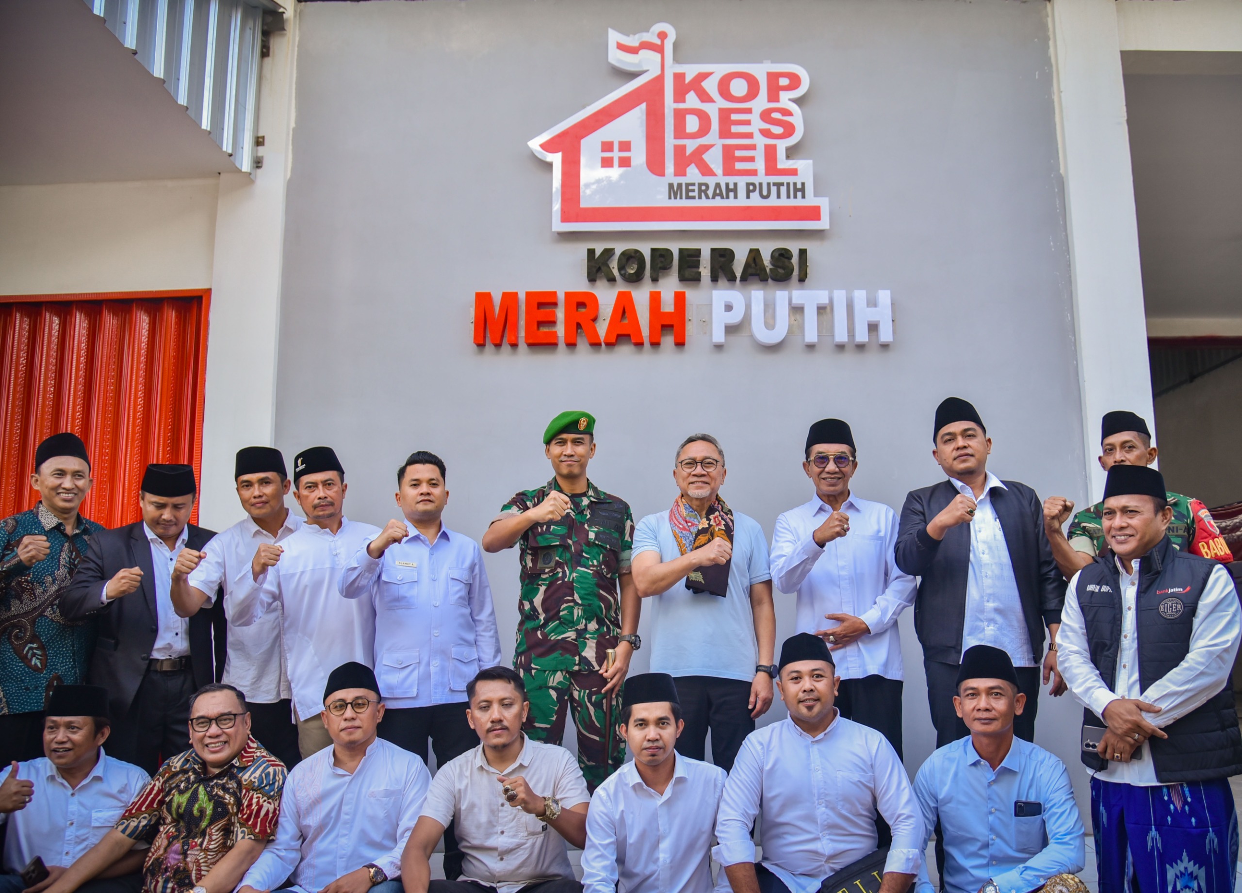 629942_menko-pangan-tinjau-kdmp-rek-kerrek-pamekasan-gedung-siap-beroperasi-usai-idul-fitri-2026_20260309101903.jpg