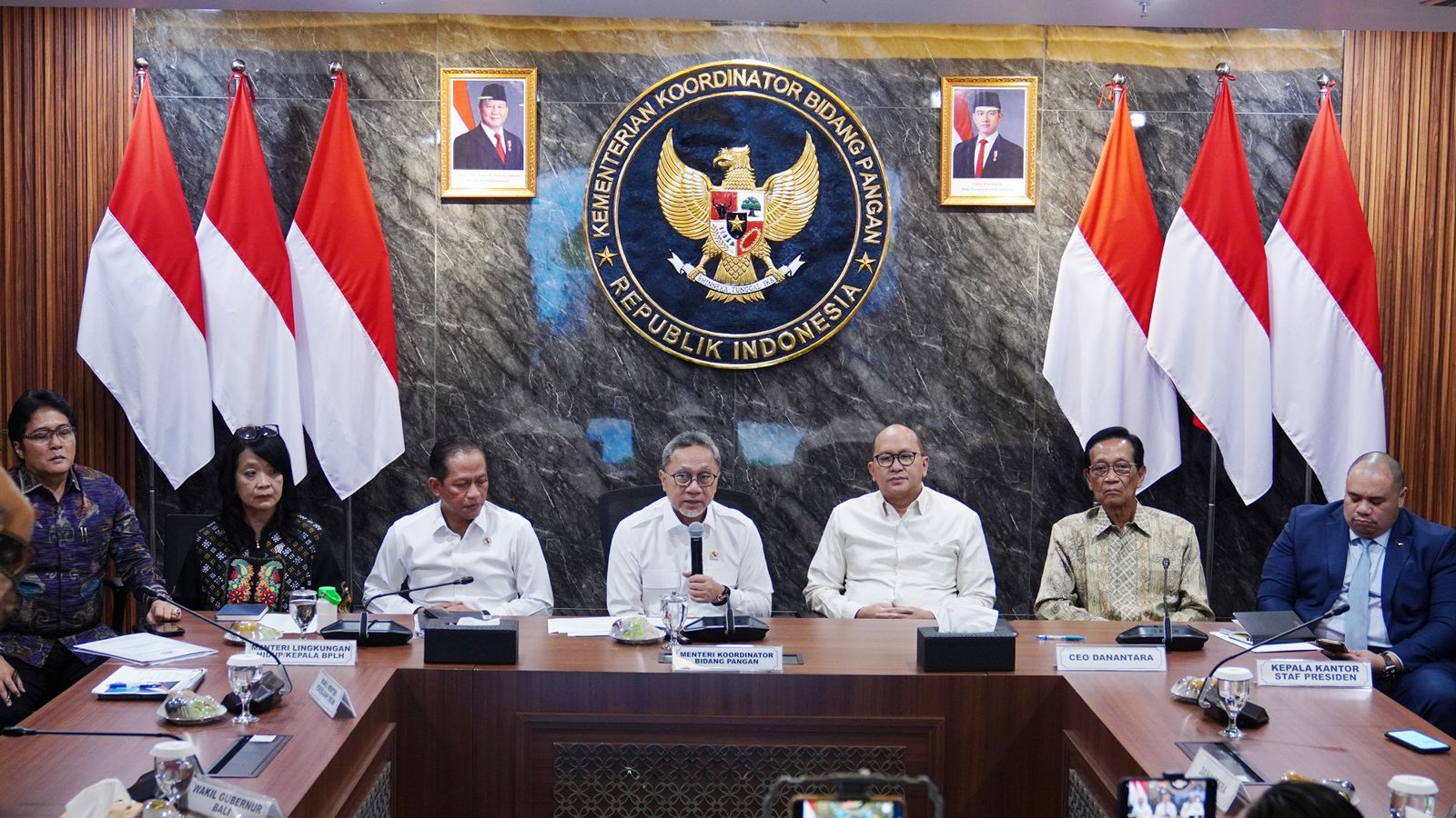 695645_tetapkan-7-wilayah-kelola-sampah-jadi-listrik-menko-zulhas-kita-hadirkan-sumber-listrik-dan-lapangan-kerja-baru_20251031155351.jpg
