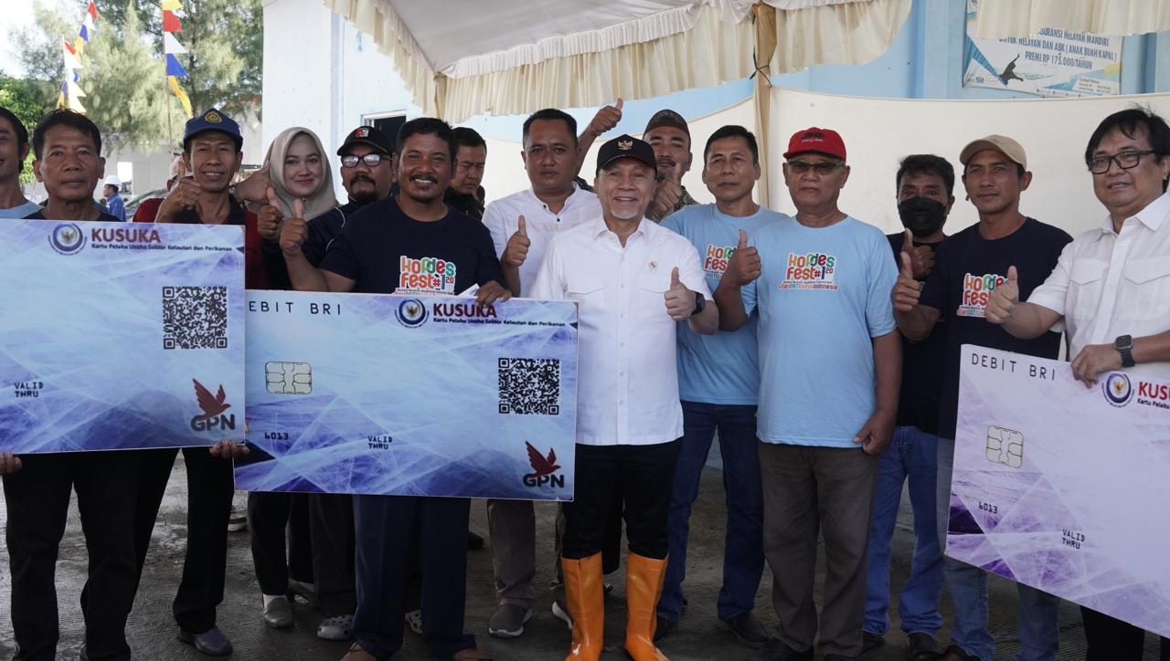 82187_menko-pangan-tinjau-progres-kampung-nelayan-merah-putih-banyutowo_20251223111320.jpeg