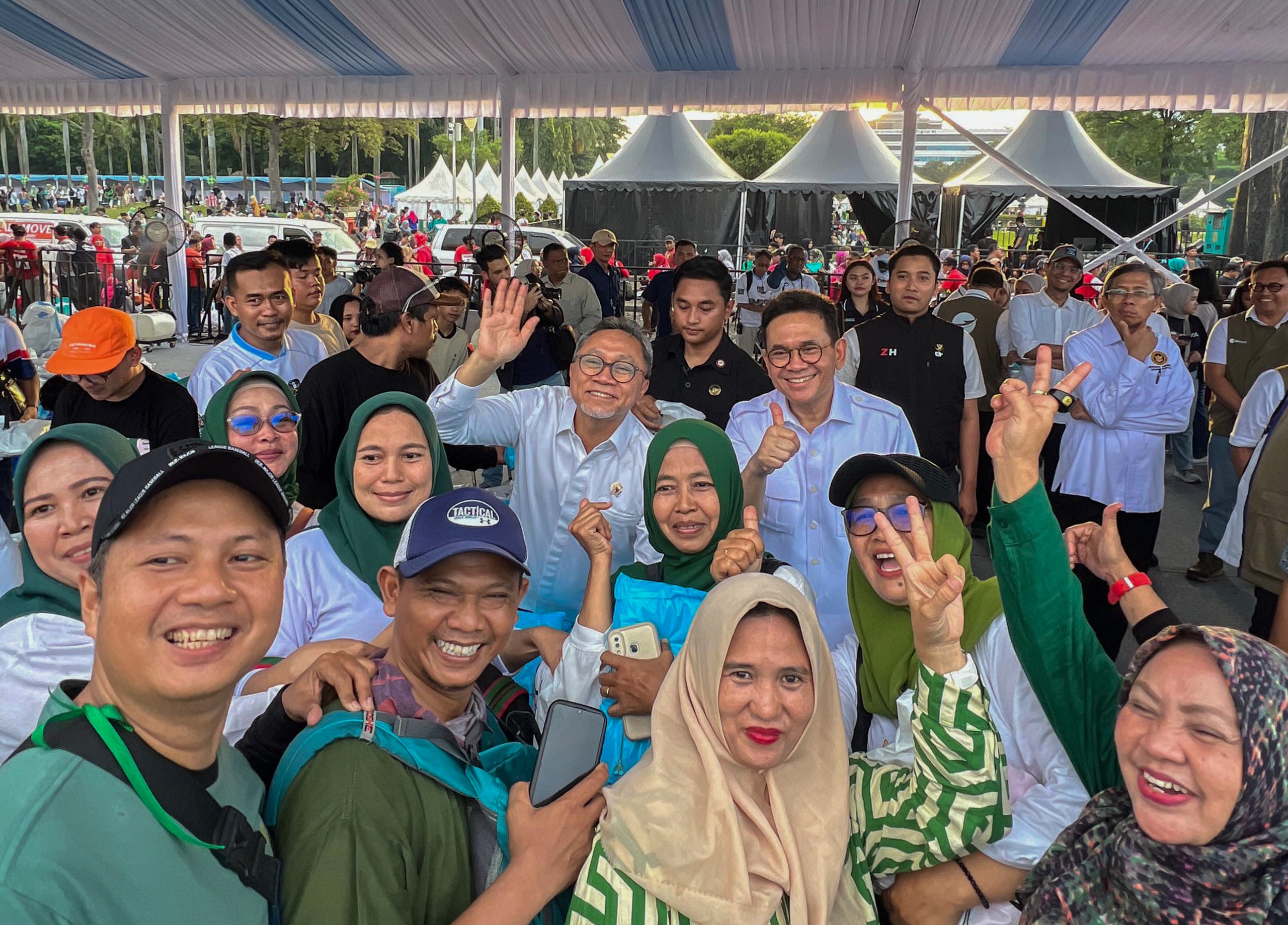 872013_gelar-pasar-murah-di-monas-pemerintah-salurkan-ratusan-ribu-paket-sembako_20260328231359.jpg