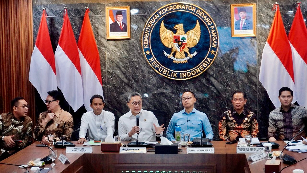 998739_presiden-prabowo-sahkan-perpres-no-110-tahun-2025-jadi-pondasi-pertumbuhan-hijau-indonesia_20251031155850.jpg