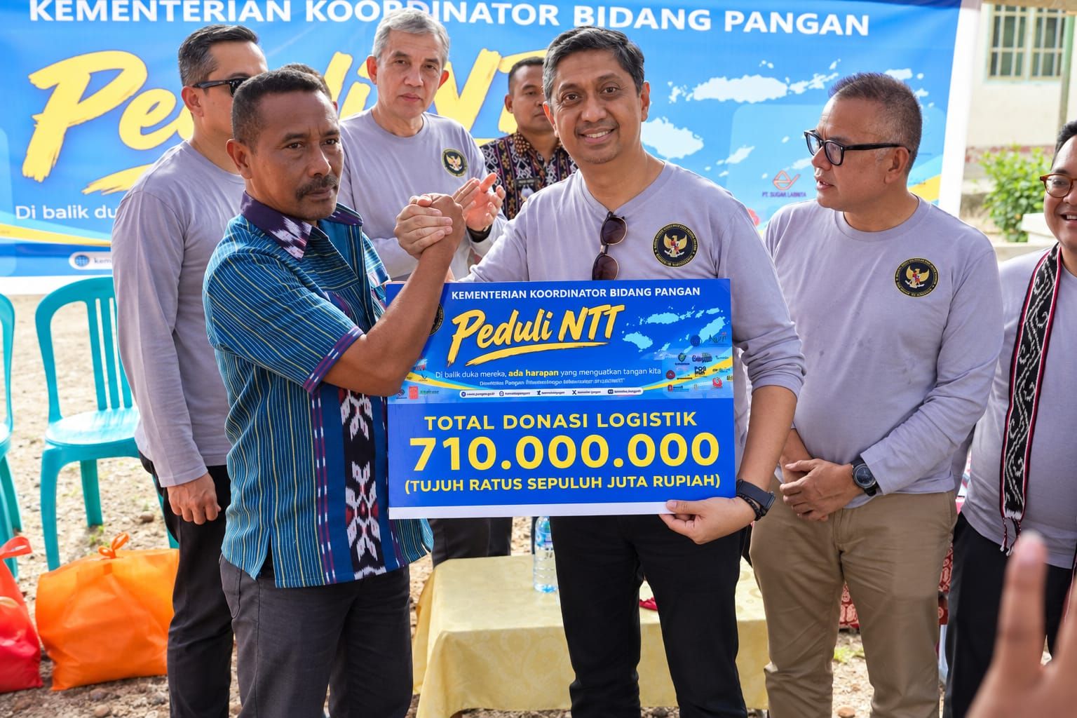 Kemenko Pangan dan Mitra Salurkan Bantuan Rp1,7 Miliar untuk Masyarakat Terdampak Bencana di NTT