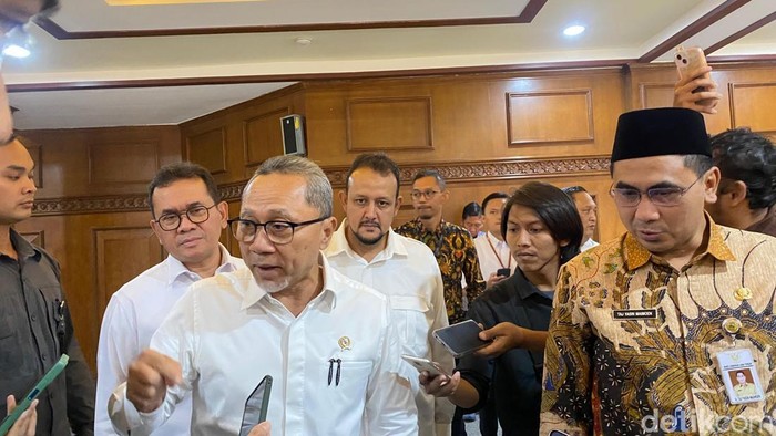 129810_zulhas-minta-kepala-daerah-kawal-stabilitas-pangan-belum-saatnya-libur-_20250321073323.jpeg
