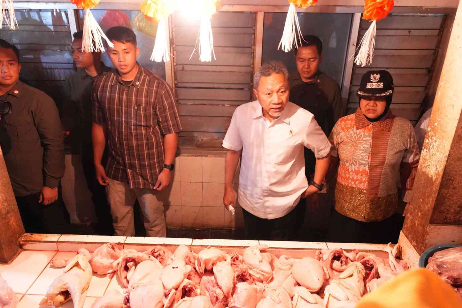 150026_pedagang-daging-pasar-bandarjo-ungaran-ngaku-laris-gegara-ada-mbg_20260115195833.jpeg
