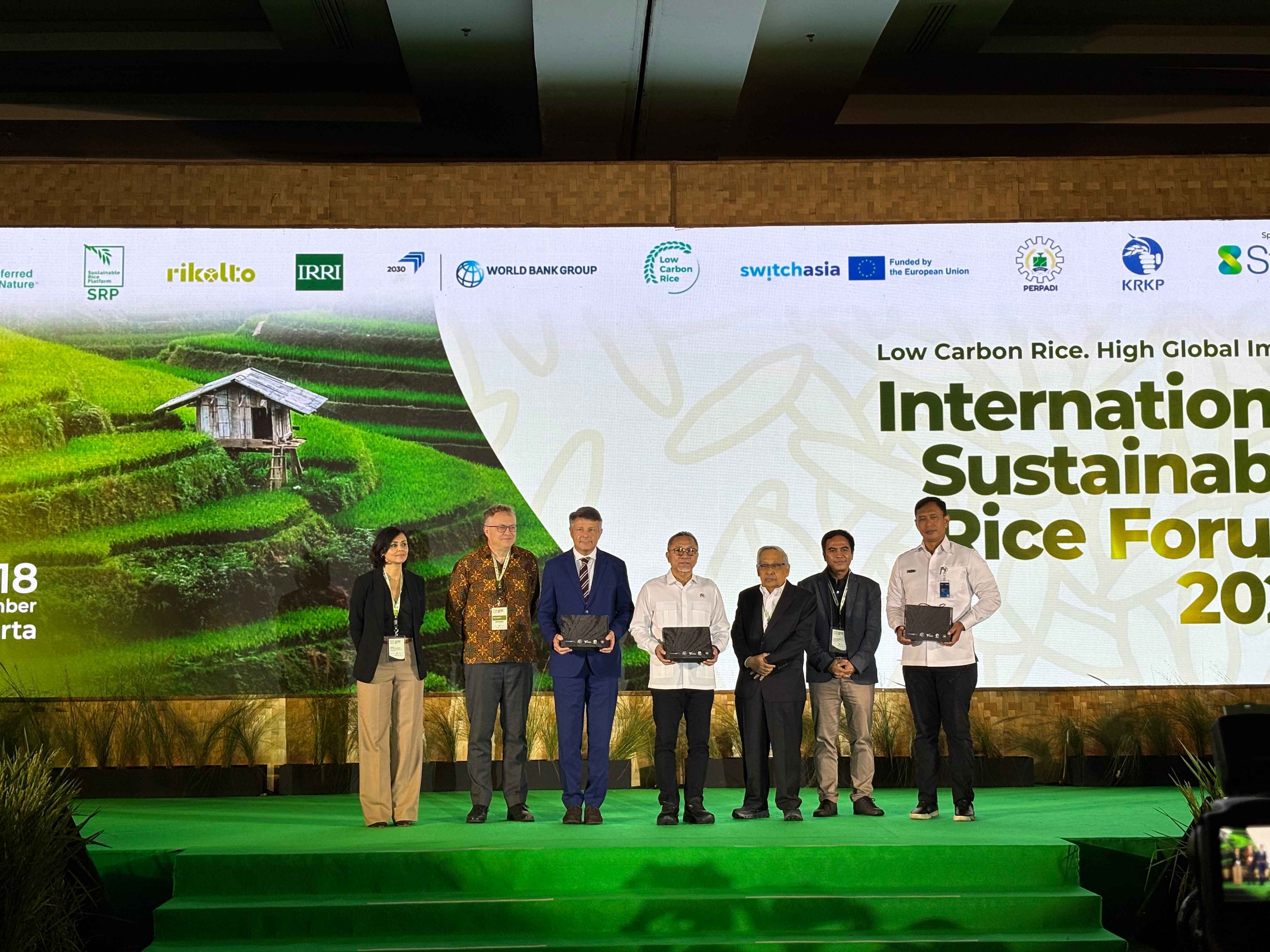 154503_menko-pangan-sebut-pemerintah-tengah-siapkan-lonjakan-produksi-protein-2026-dukung-mbg_20251121113102.jpg