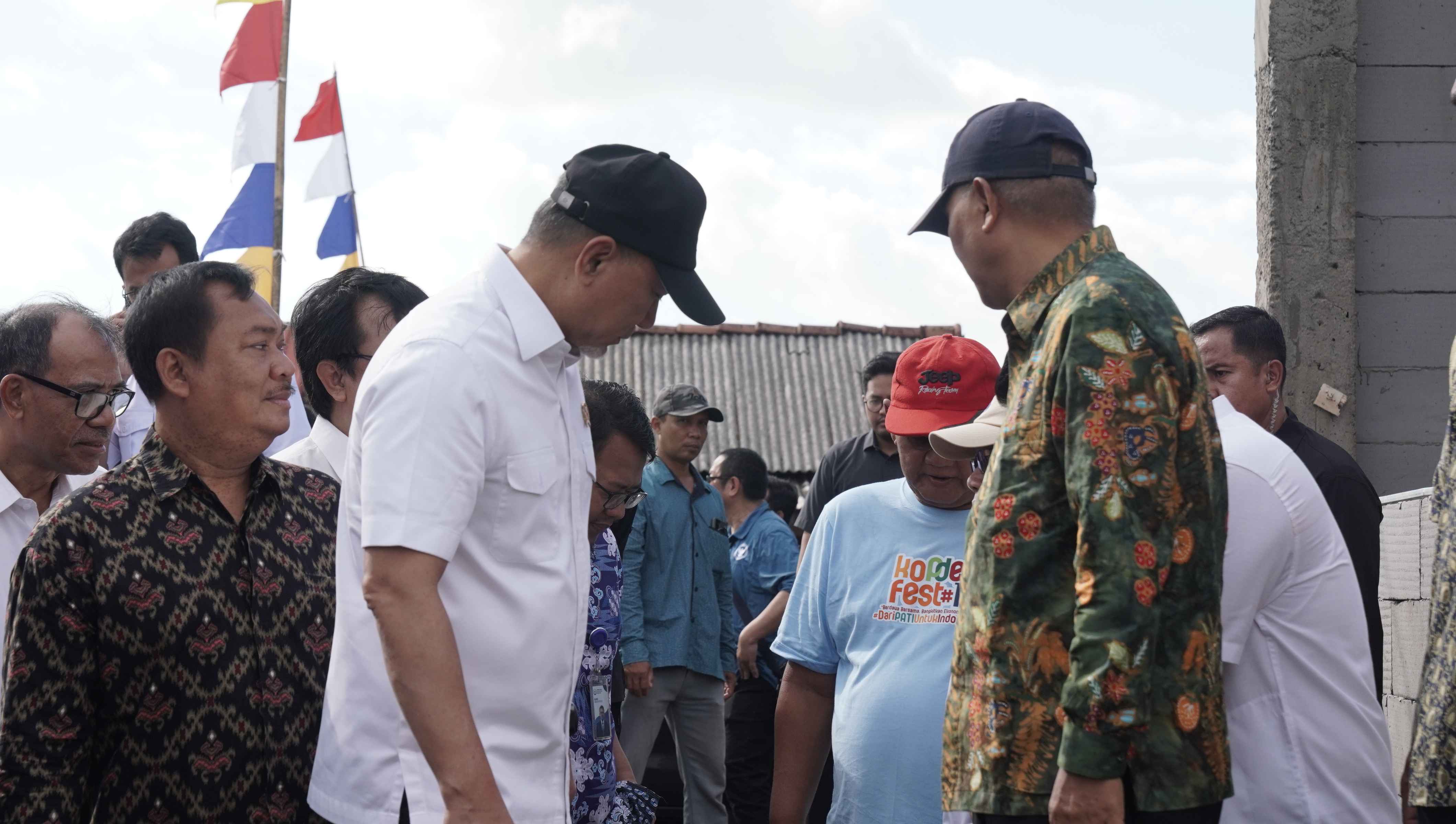 159150_zulhas-targetkan-100-kampung-nelayan-merah-putih-di-jateng_20260105100647.jpg