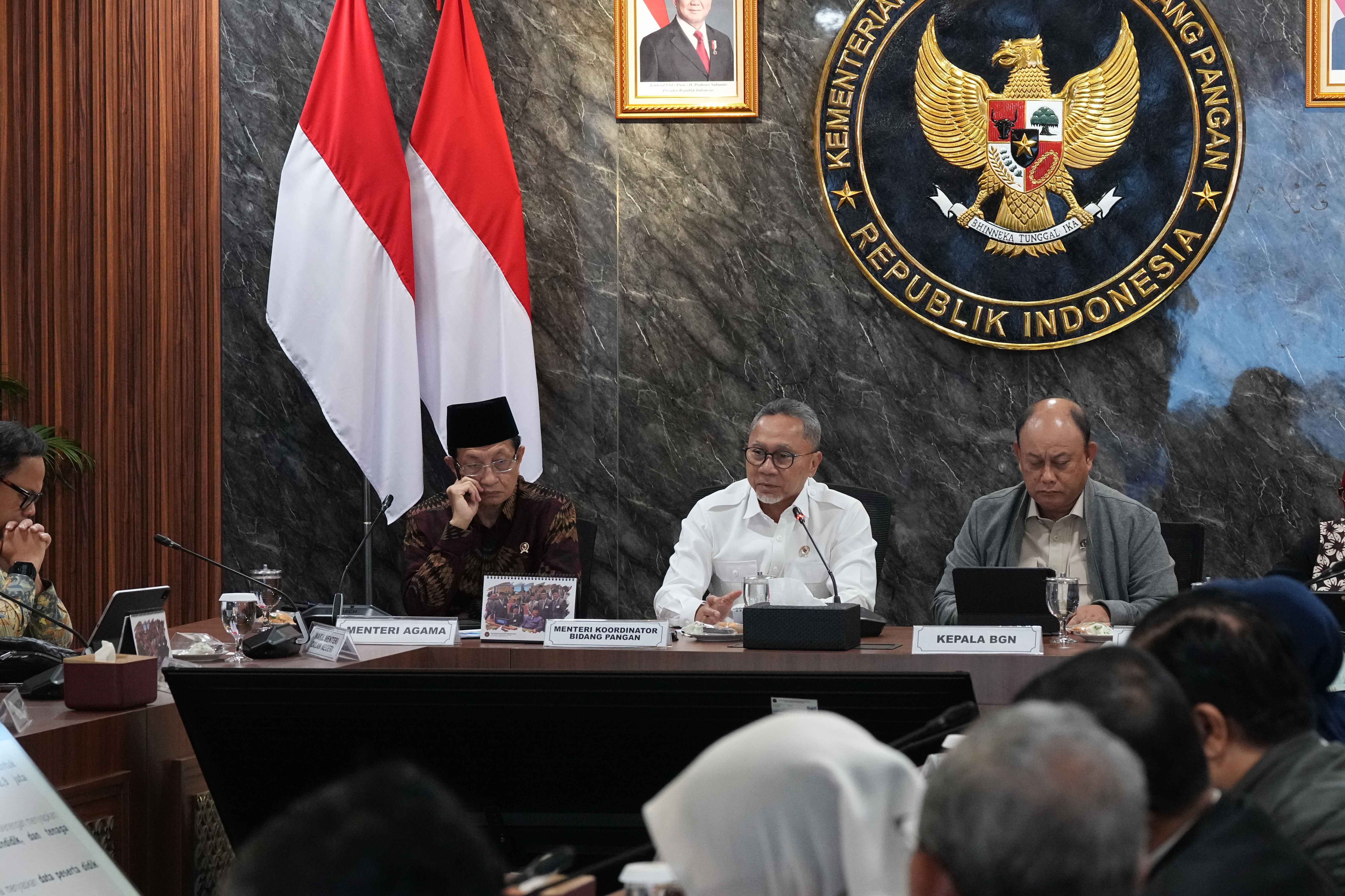 188123_mbg-tetap-jalan-di-bulan-ramadan-sebagian-dapat-makanan-kering_20260130143633.jpg