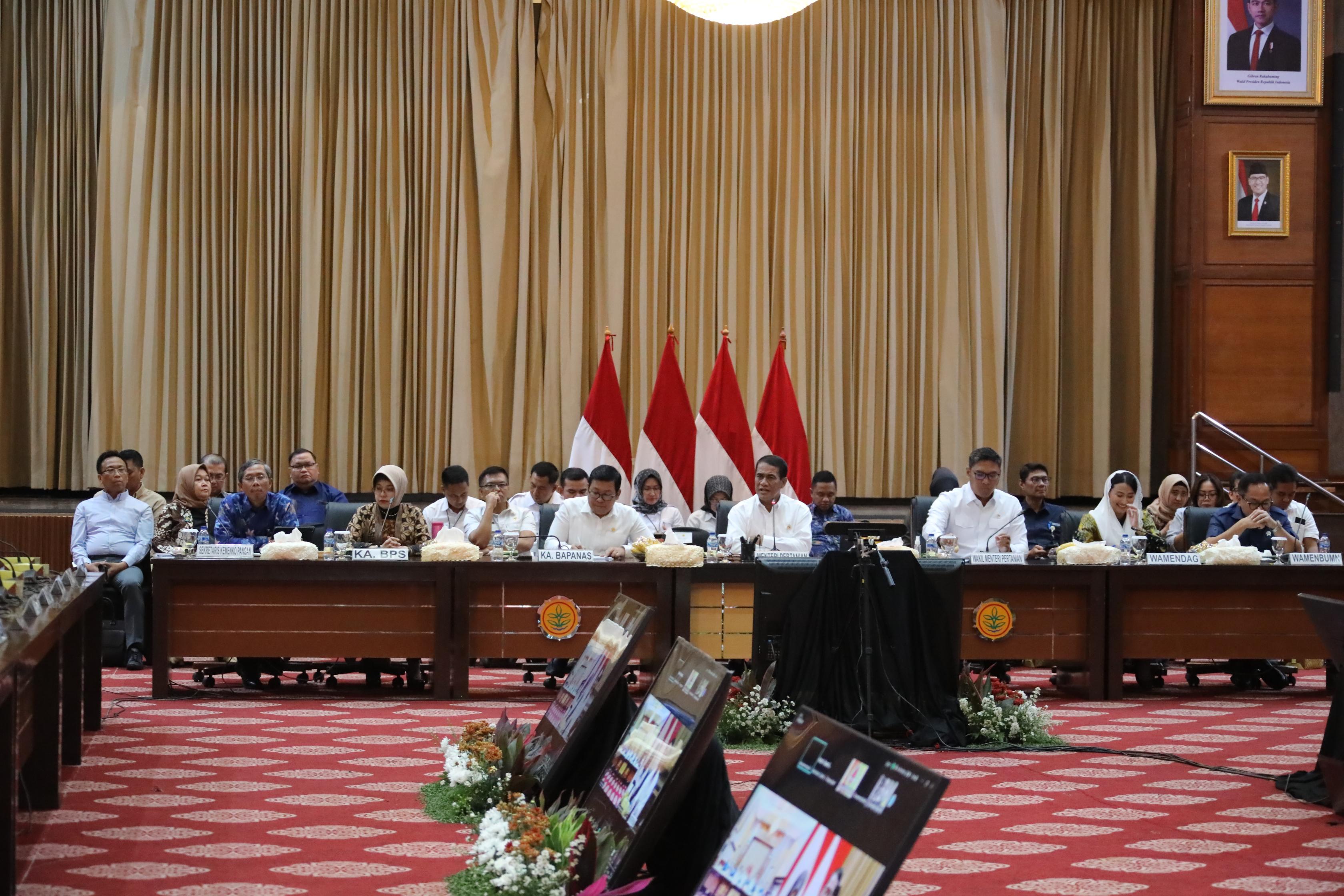 247606_jelang-ramadan-menko-zulhas-pastikan-harga-dan-stok-bapok-aman_20250220134134.jpg