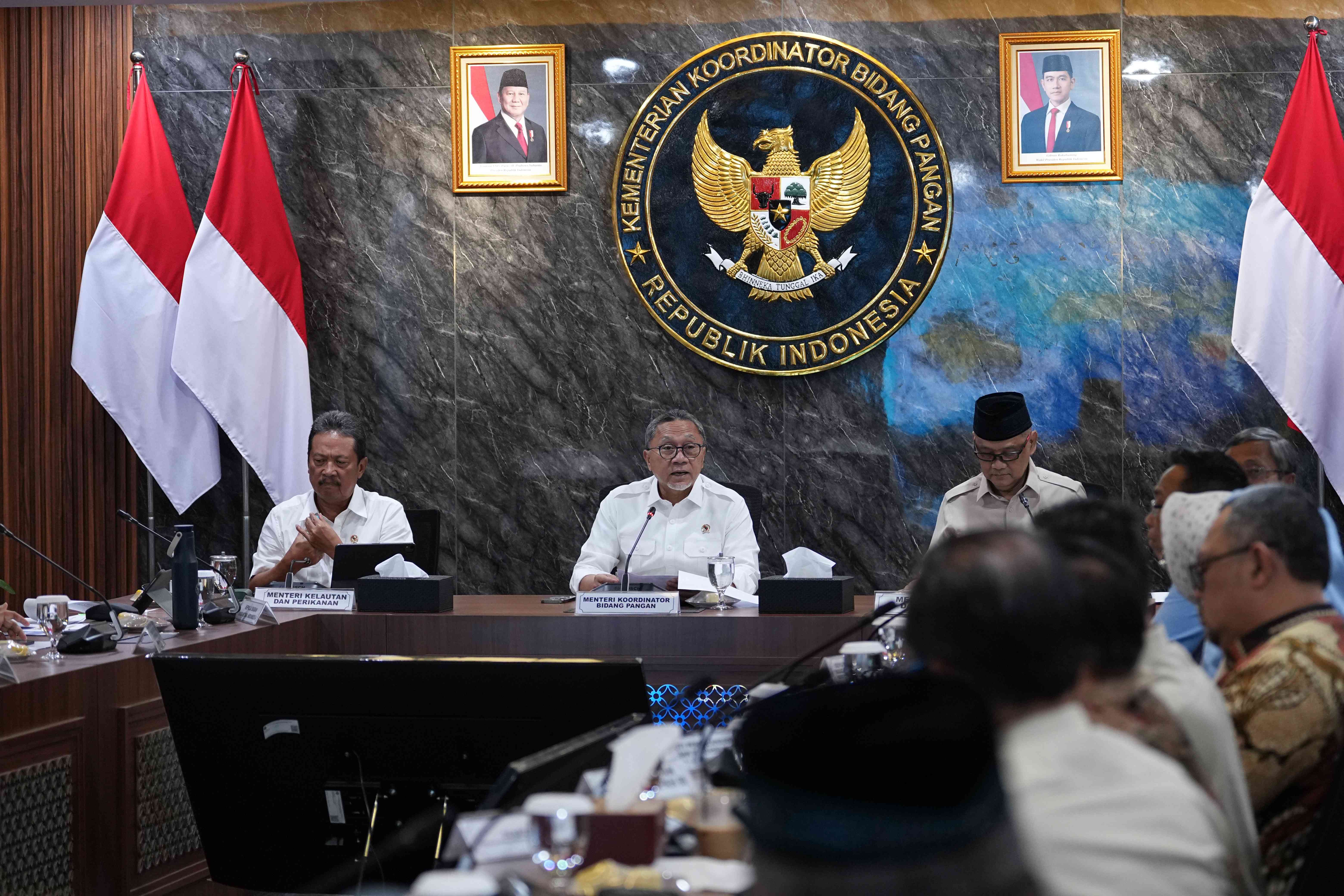 287209_zulhas-i-uea-cepa-jadi-jalan-pintas-suplai-makanan-haji-ke-arab-saudi_20251208143915.jpg