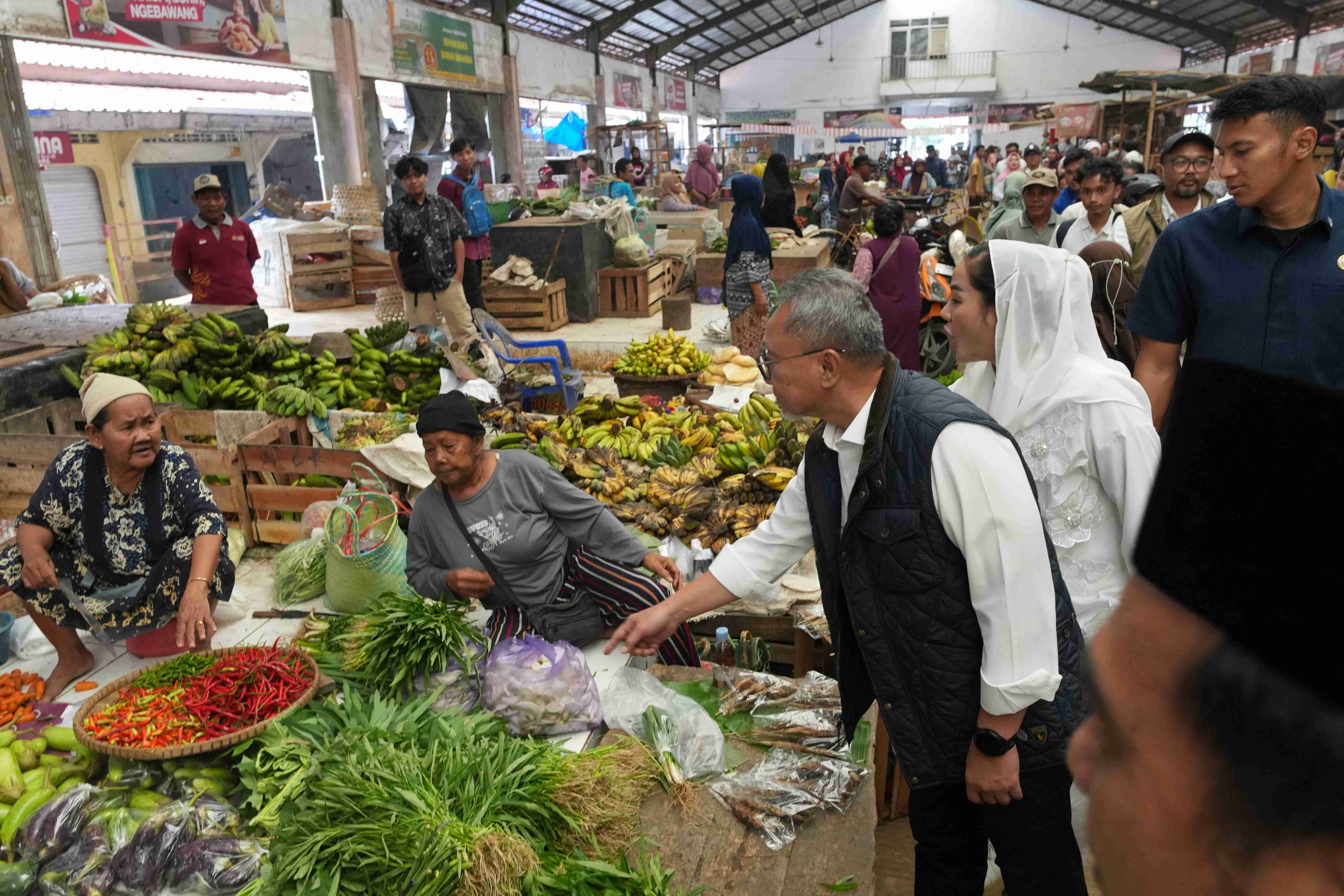 337856_-menko-zulhas-sebut-harga-pangan-di-kendal-terendah-nasional-stoknya-melimpah_20260106143059.jpg