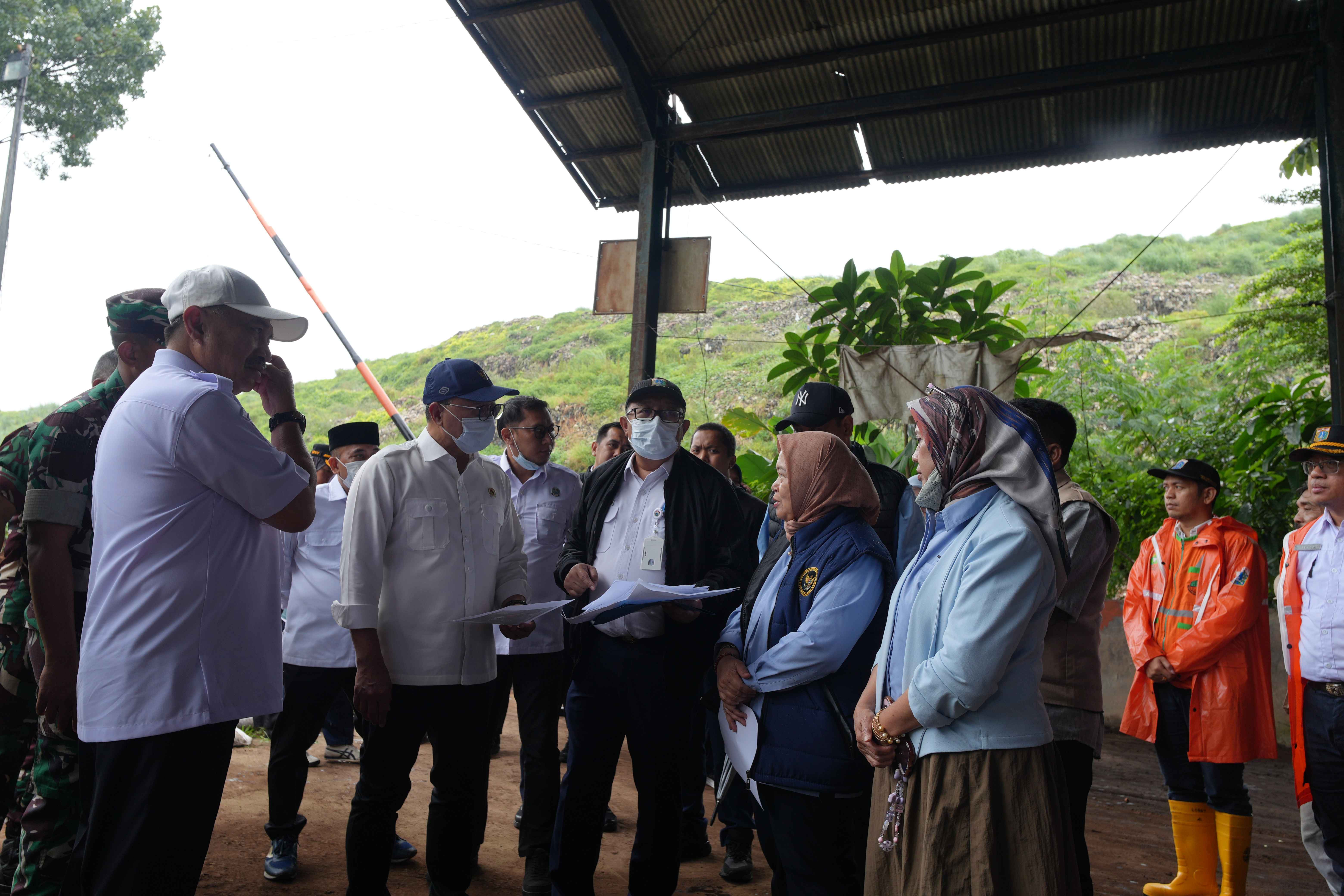 338740_zulkifli-hasan-tinjau-fasilitas-waste-to-energy-bantargebang-bekasi_20260122170027.jpg