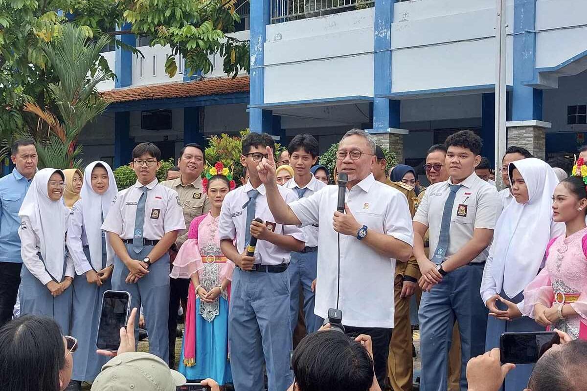 Zulkifli Hasan Tanya Siswa di Pemalang soal MBG, Mau Lanjut atau Stop