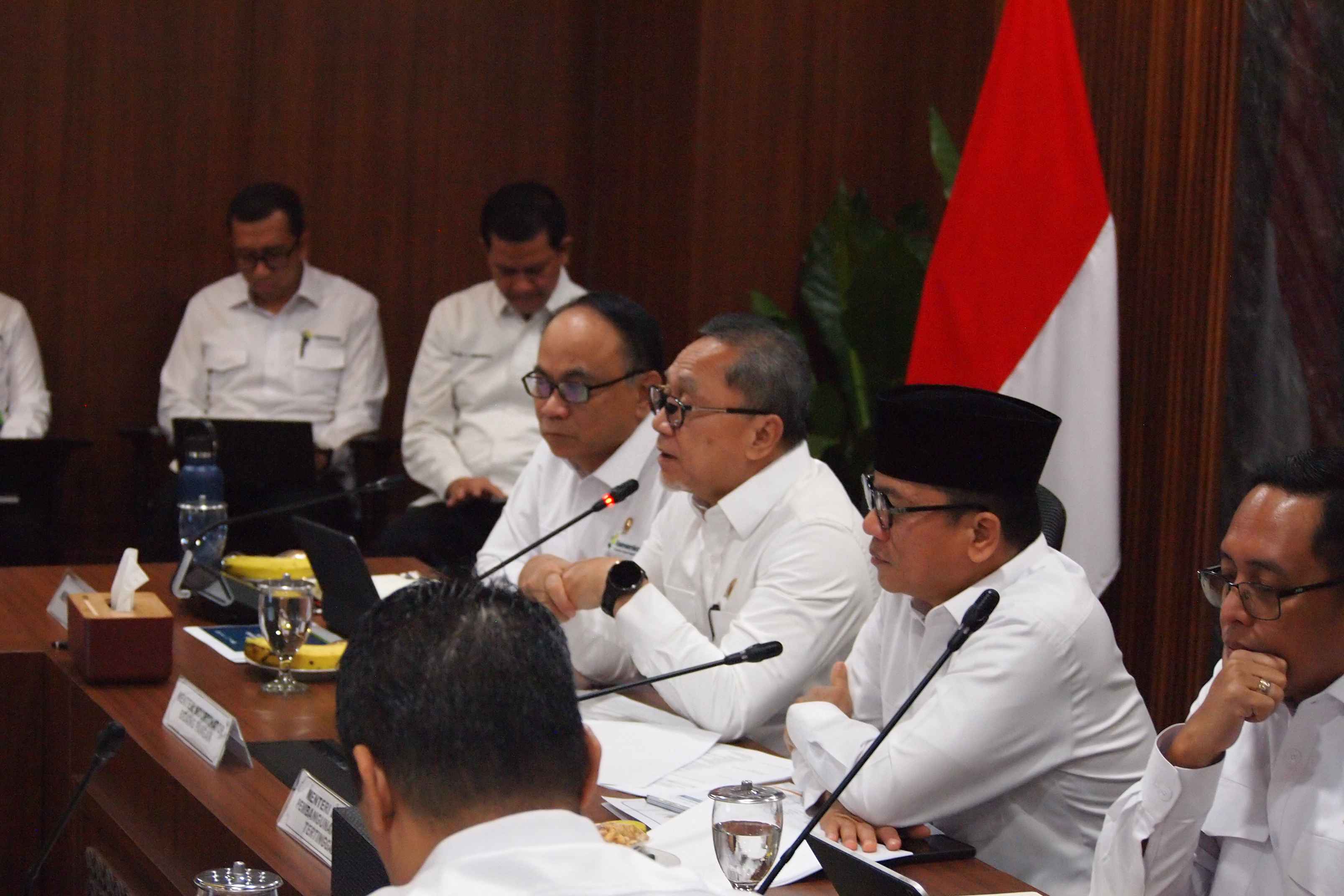 374624_belum-sempurna-zulhas-dorong-kopdes-merah-putih-segera-beroperasi_20250709085039.jpg