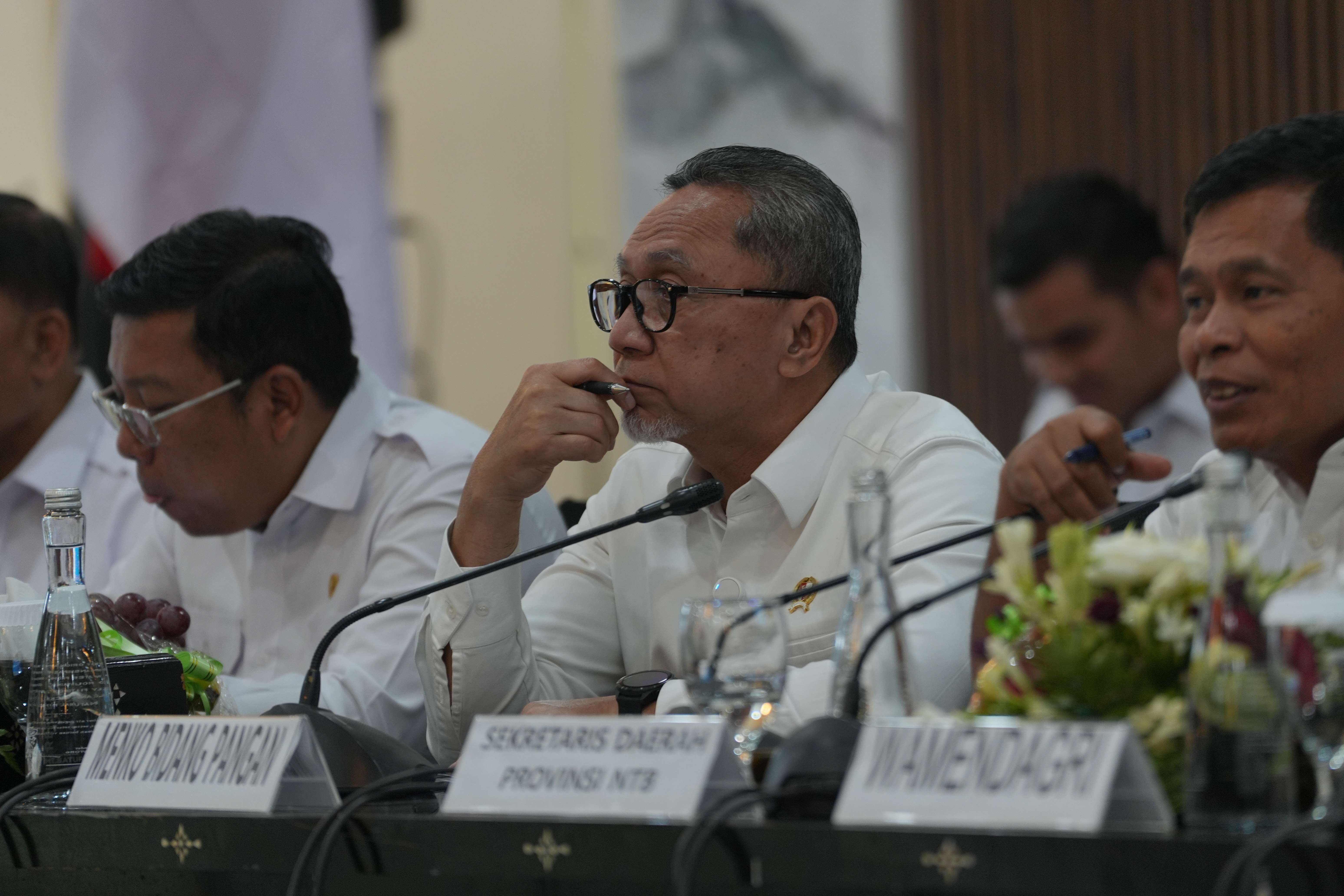 380950_menko-pangan-ri-kunjungi-ntt-percepat-operasionalisasi-koperasi-merah-putih_20250806132151.jpg