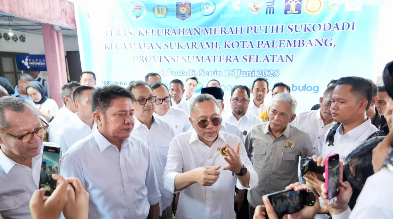 395634_menko-zulhas-kopdes-bukan-bagi-bagi-duit-tapi-keberpihakan-ke-perekonomian-rakyat_20250617111013.png