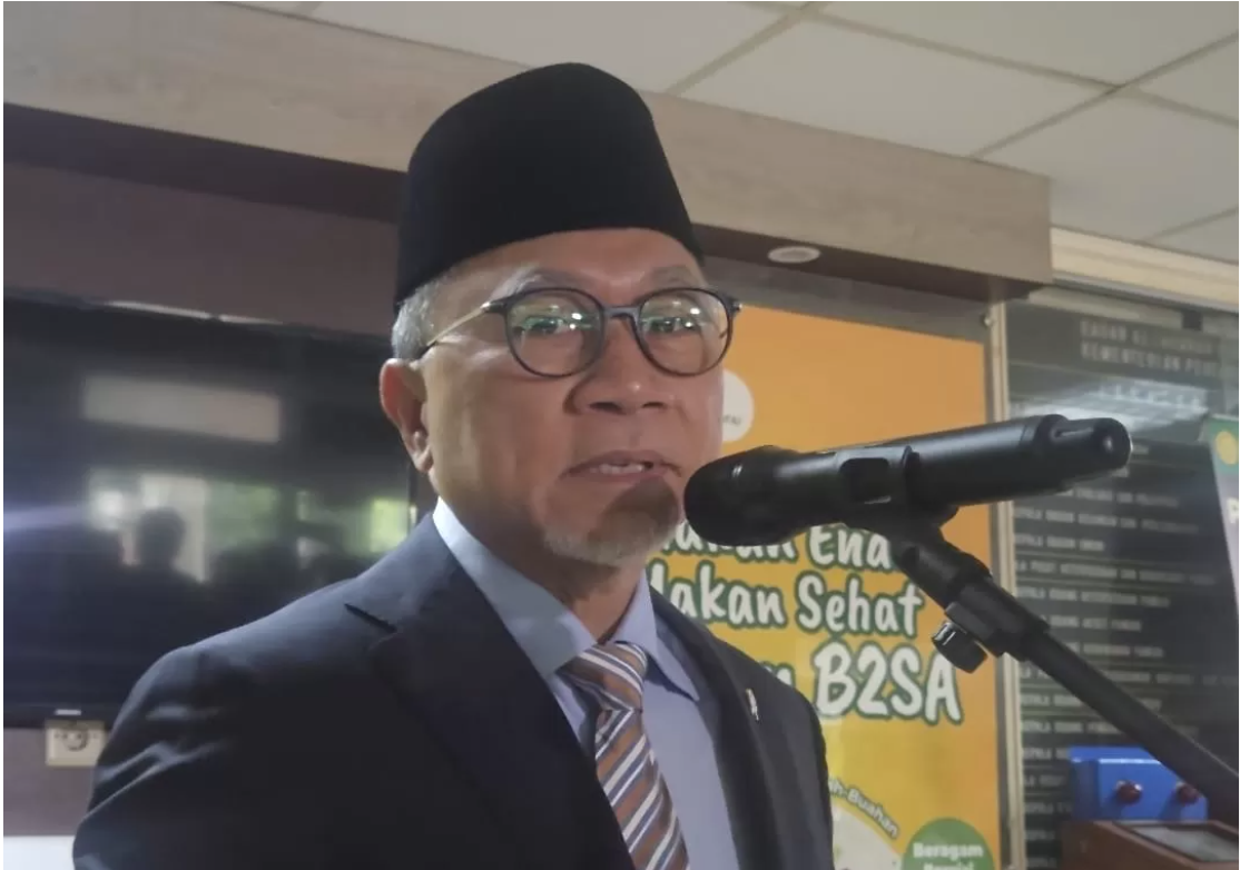 415172_hadiri-sertijab-kepala-bapanas-menko-zulhas-ucapkan-selamat-ke-amran-sulaiman-dan-terima-kasih-ke-arief-prasetyo-adi_20251103103244.png