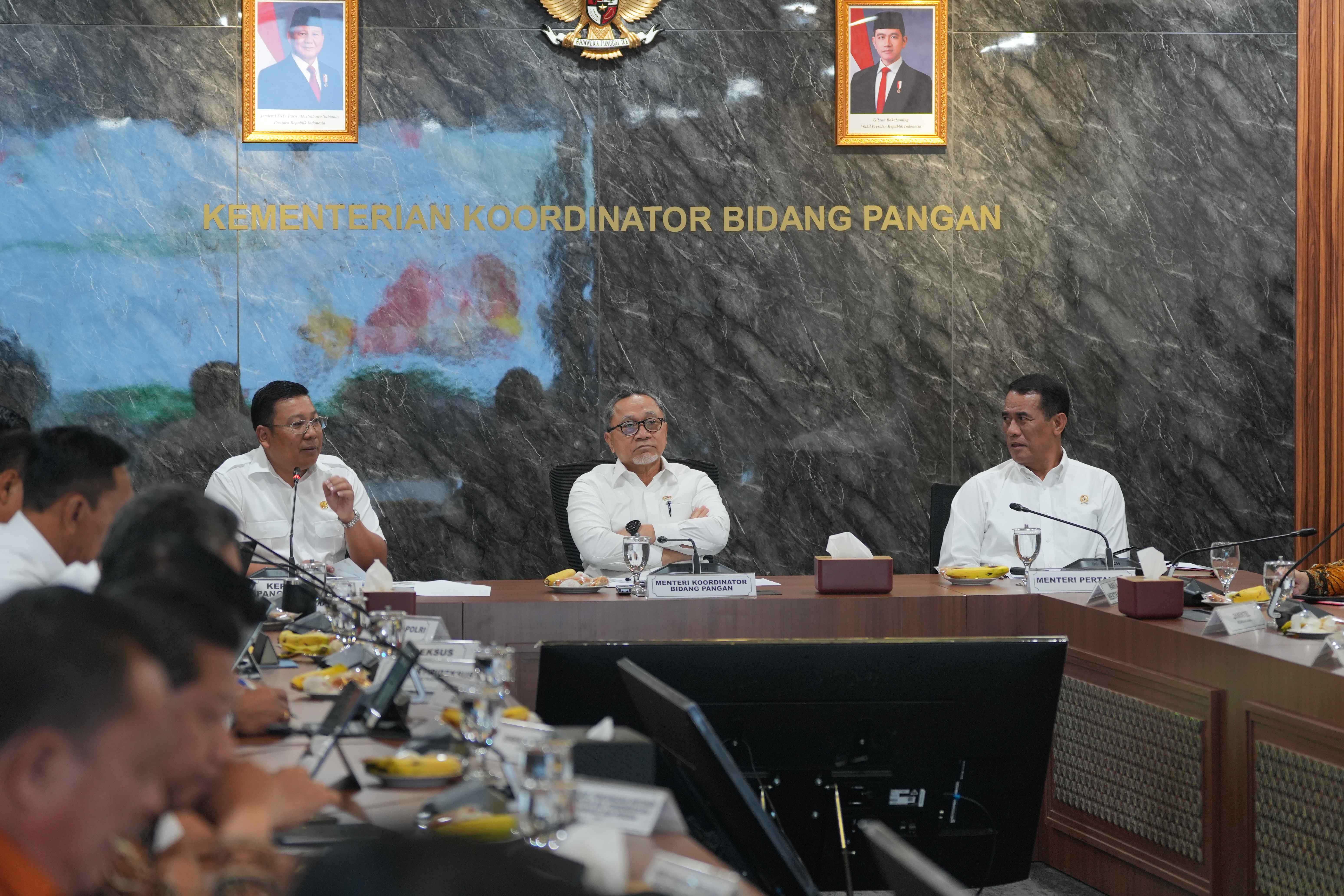 429997_menko-zulhas-gelar-rakortas-bahas-tata-kelola-beras-nasional-hingga-penegakan-hukum_20250814130227.jpg