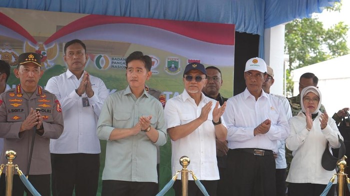459312_zulhas-puji-polri-hingga-pemprov-banten-tanam-jagung-serentak-kemandirian-pangan_20251027093059.jpeg
