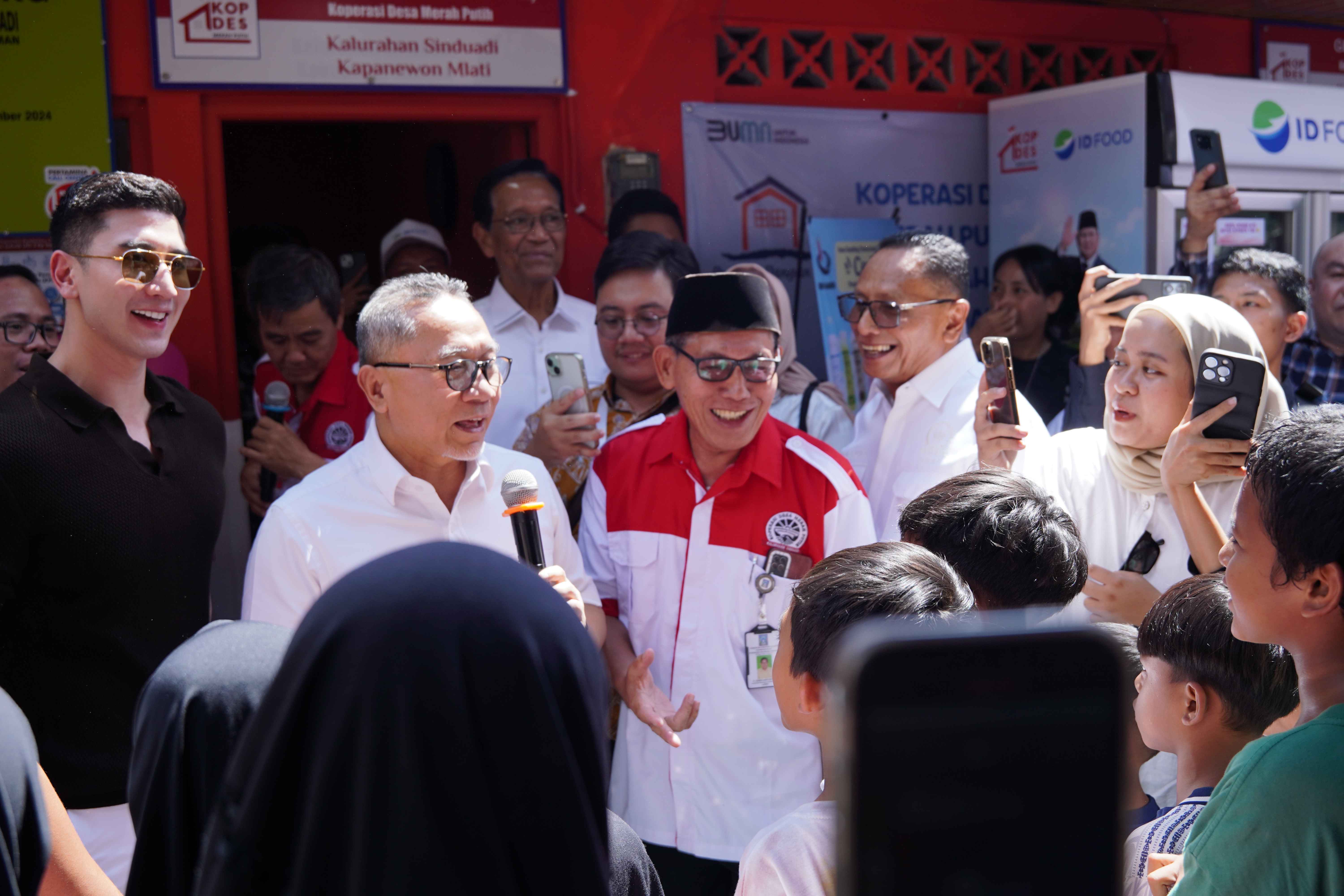 482197_menko-pangan-koperasi-merah-putih-bisa-cegah-beras-oplosan_20250722121839.jpg