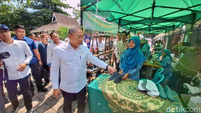 495519_kopdes-merah-putih-bantu-ekonomi-warga-zulhas-desa-akan-hidup_20250517054042.jpeg