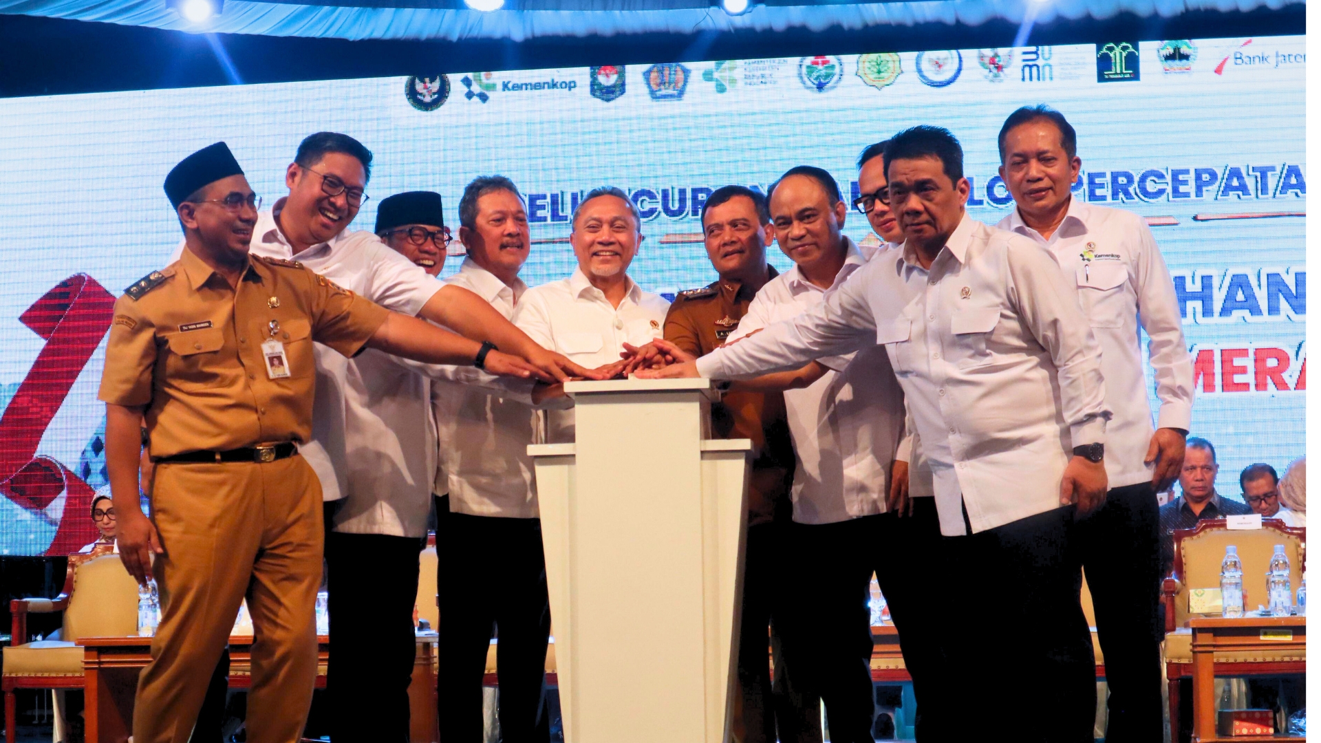 55108_zulhas-sebut-koperasi-merah-putih-akan-dibantu-semua-kementerian-harus-untung_20250507151545.jpg
