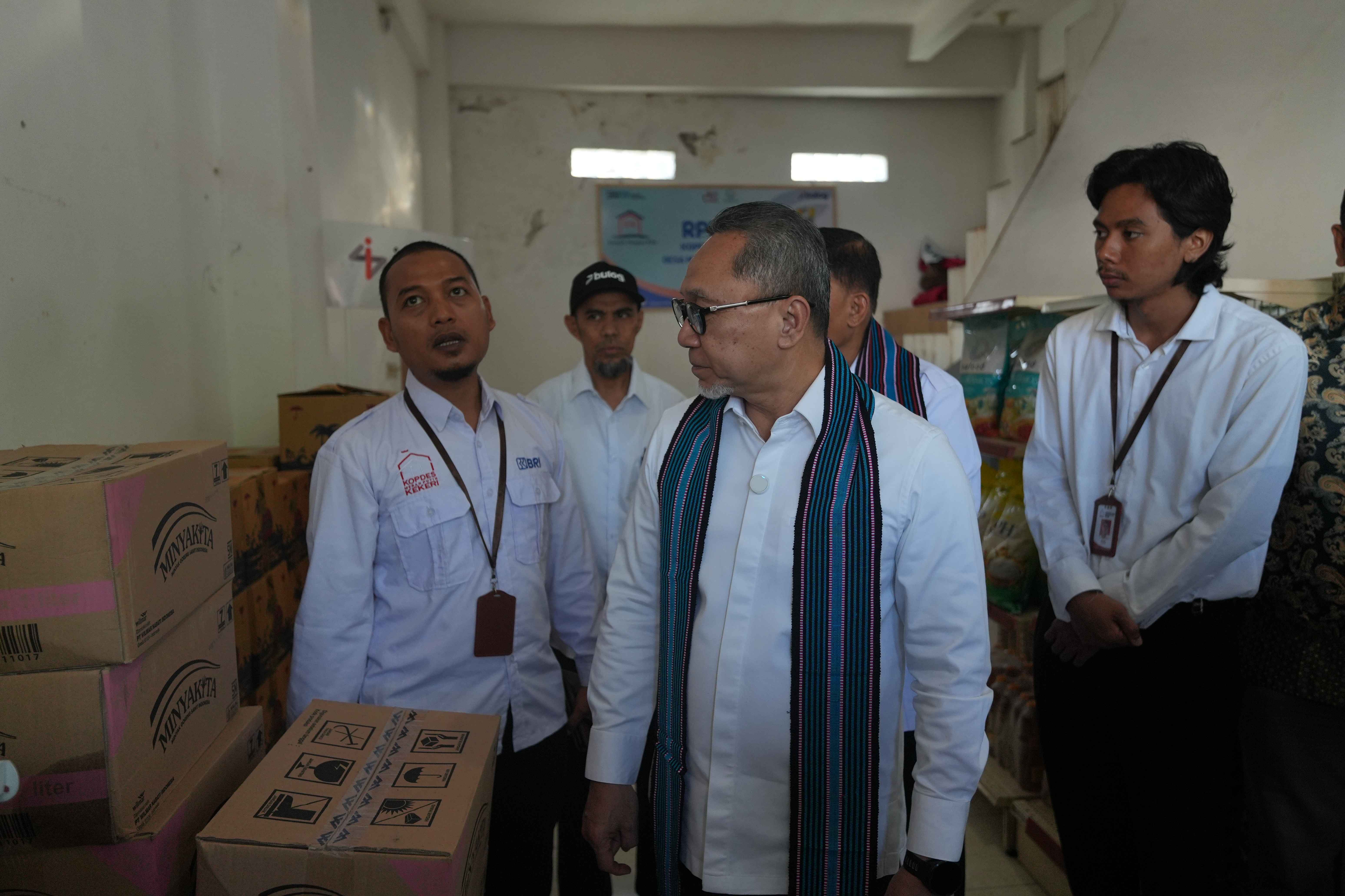 591510_menko-pangan-menilai-koperasi-desa-merah-putih-penfui-sangat-lengkap_20250812092228.jpg