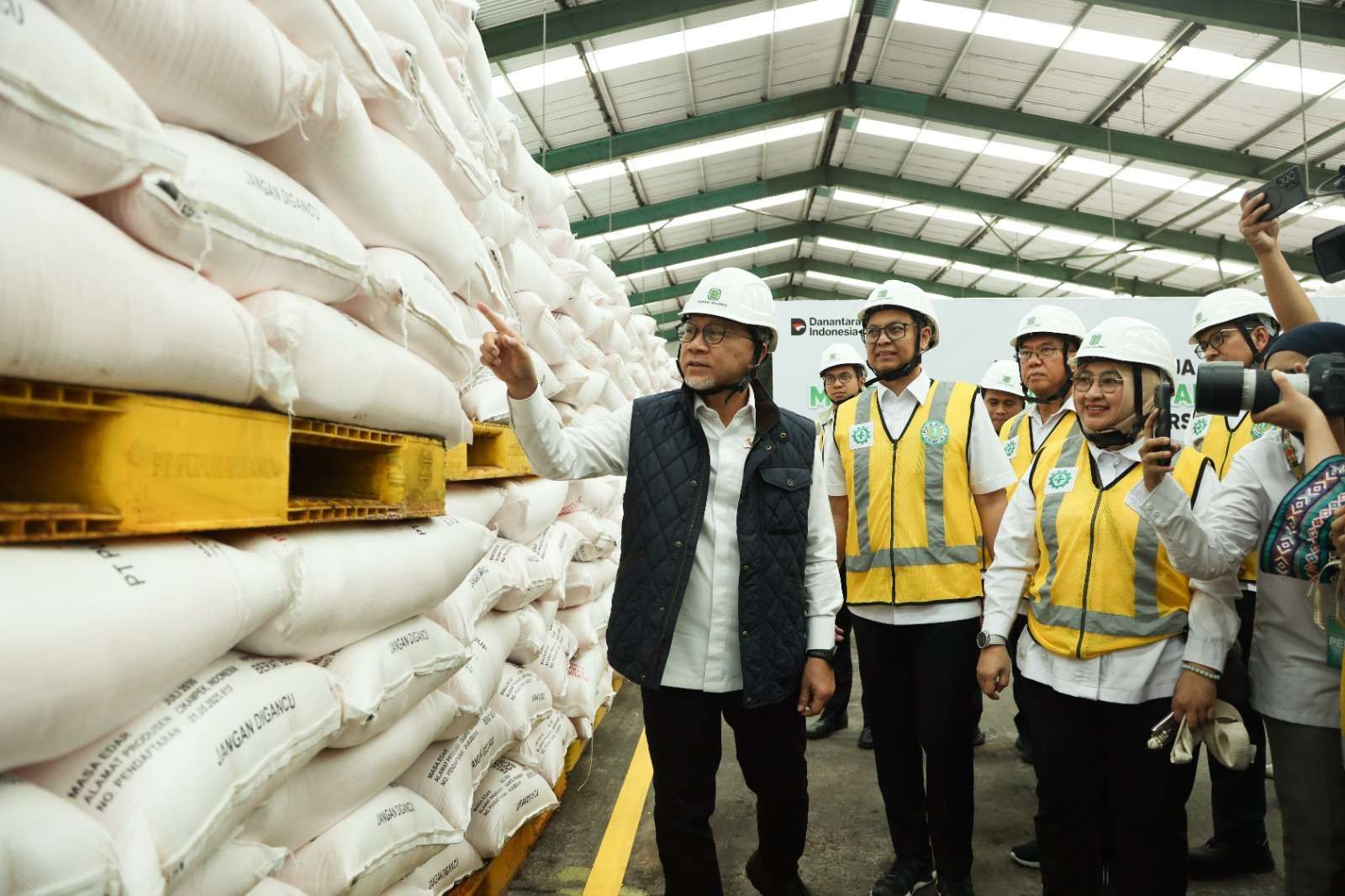 646893_menko-pangan-apresiasi-efisiensi-pupuk-indonesia_20251109162412.jpeg