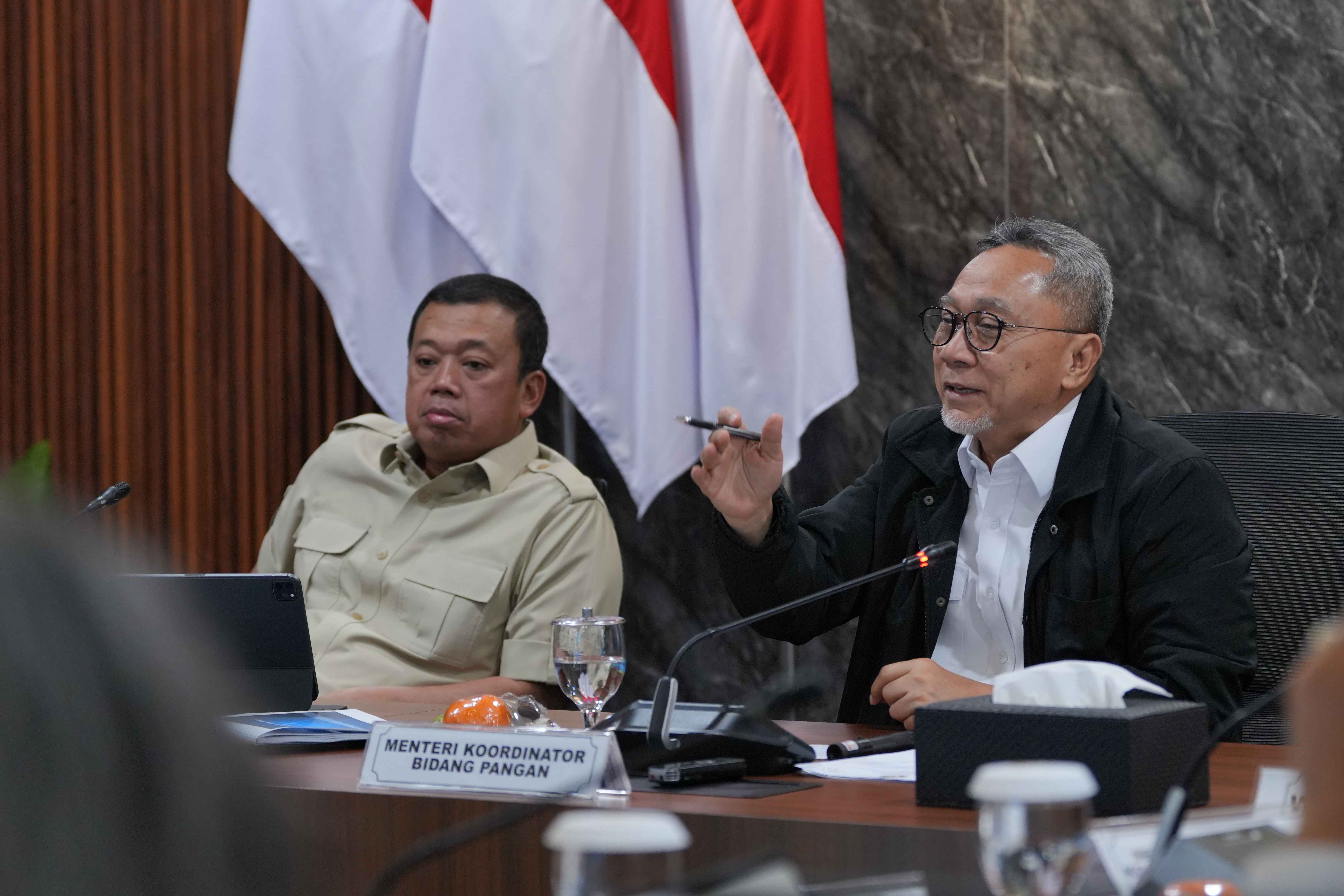 668232_menko-zulkifli-hasan-bawa-kabar-baik-lahan-sawah-petani-tak-bakal-kena-gusur_20251115132555.jpg