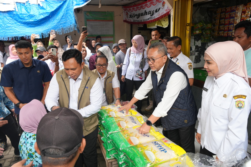 682721_harga-bapokting-di-kendal-stabil-menteri-zulhas-apresiasi-bupati-tika_20260107075525.jpg