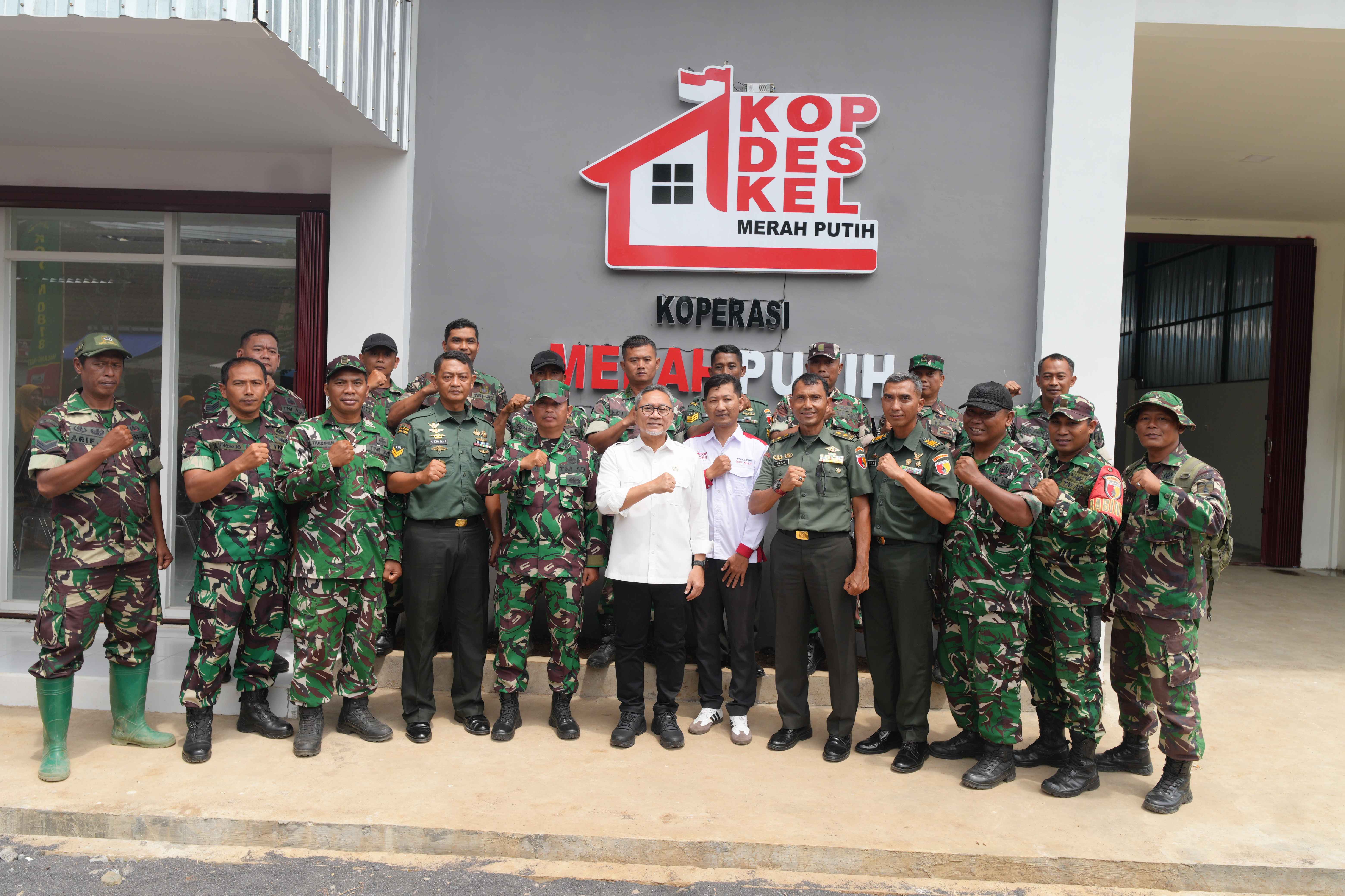 690612_menko-pangan-kopdes-merah-putih-berperan-vital-tumbuhkan-ekonomi-desa_20260218110042.jpg