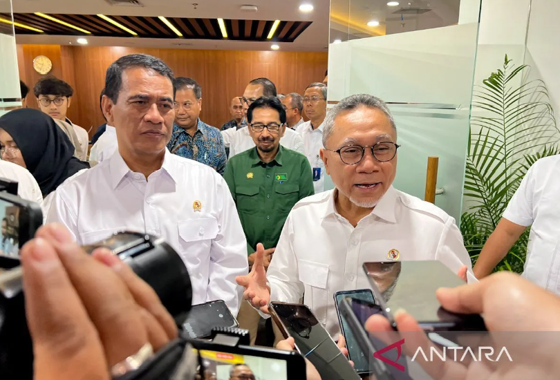 832374_zulhas-pembangunan-100-gudang-bulog-perkuat-penyerapan-padi_20251115132015.png