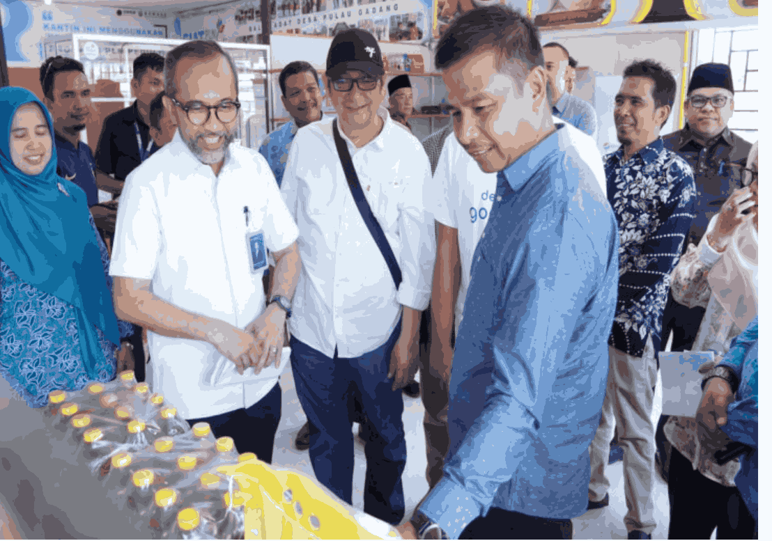 838130_ang-launching-koperasi-merah-putih-bupati-kampar-sambut-kunjungan-kemenko-pangan-ri_20250713202825.png