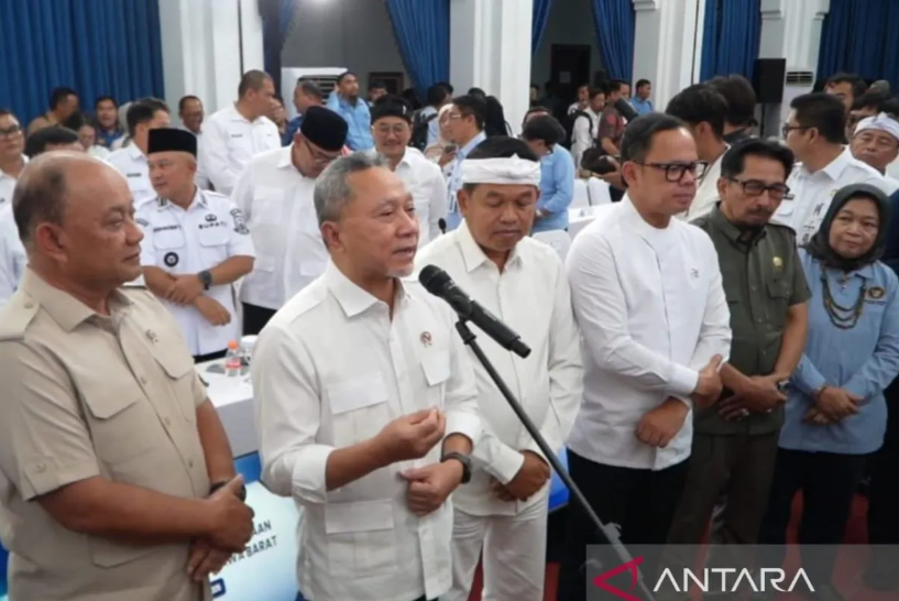 864269_menko-pangan-tegaskan-daerah-sebagai-kunci-suksesnya-mbg_20251218101410.png