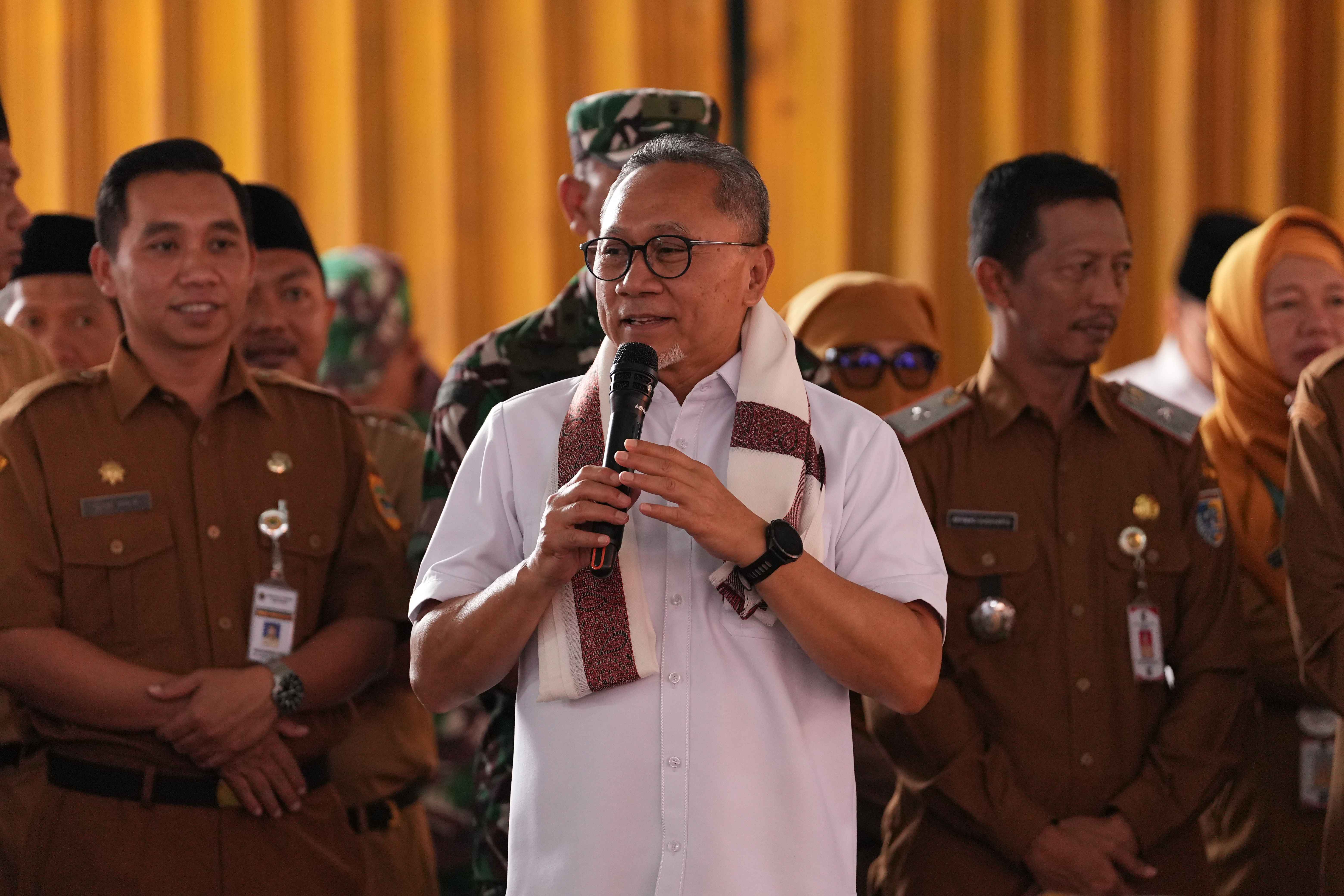 880839_kunjungan-kerja-di-demak-zulhas-pastikan-stok-pangan-aman_20260316090814.jpg