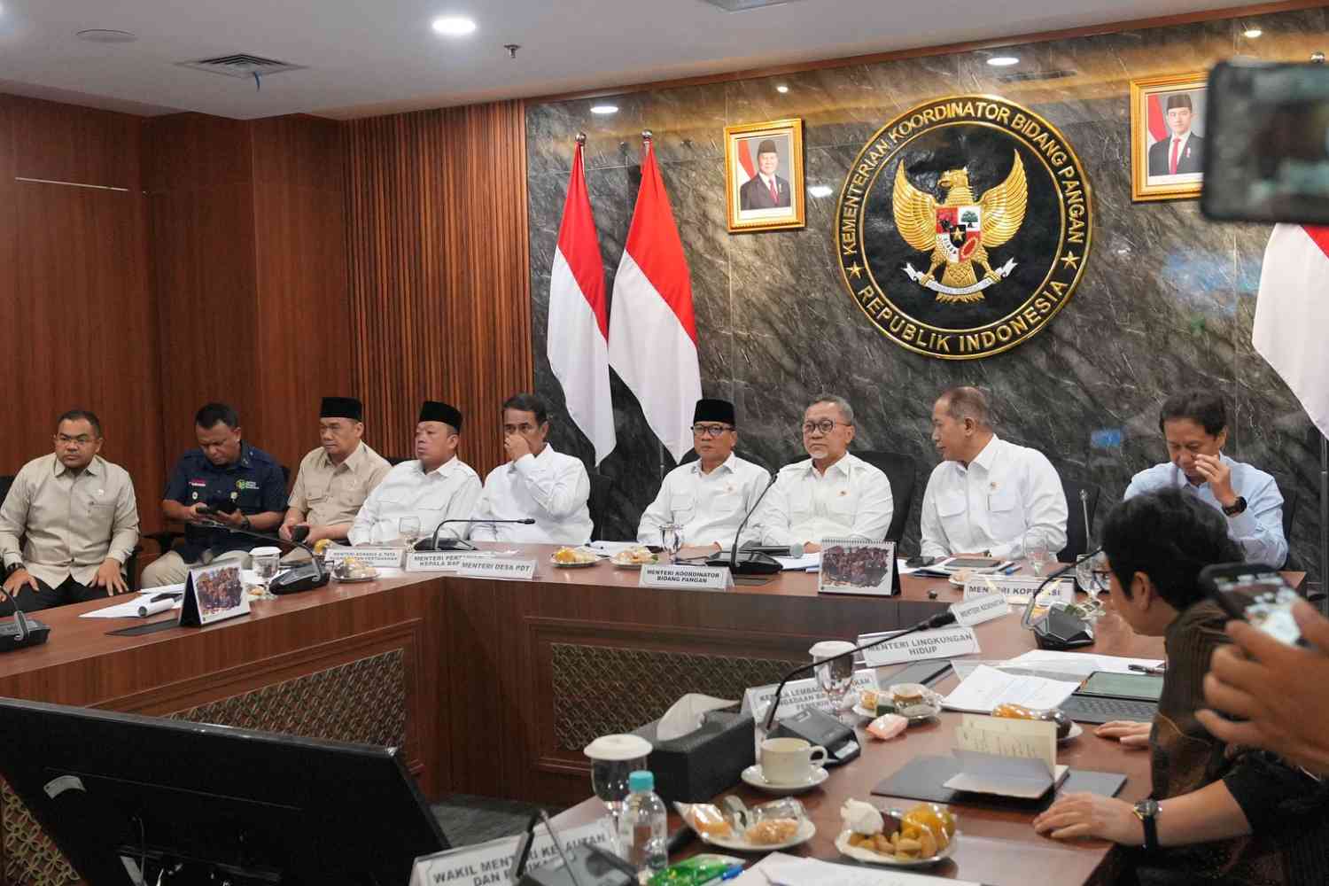890805_zulhas-sebut-panen-raya-maju-februari-stok-beras-disiapkan-4-juta-ton_20260115152059.jpeg