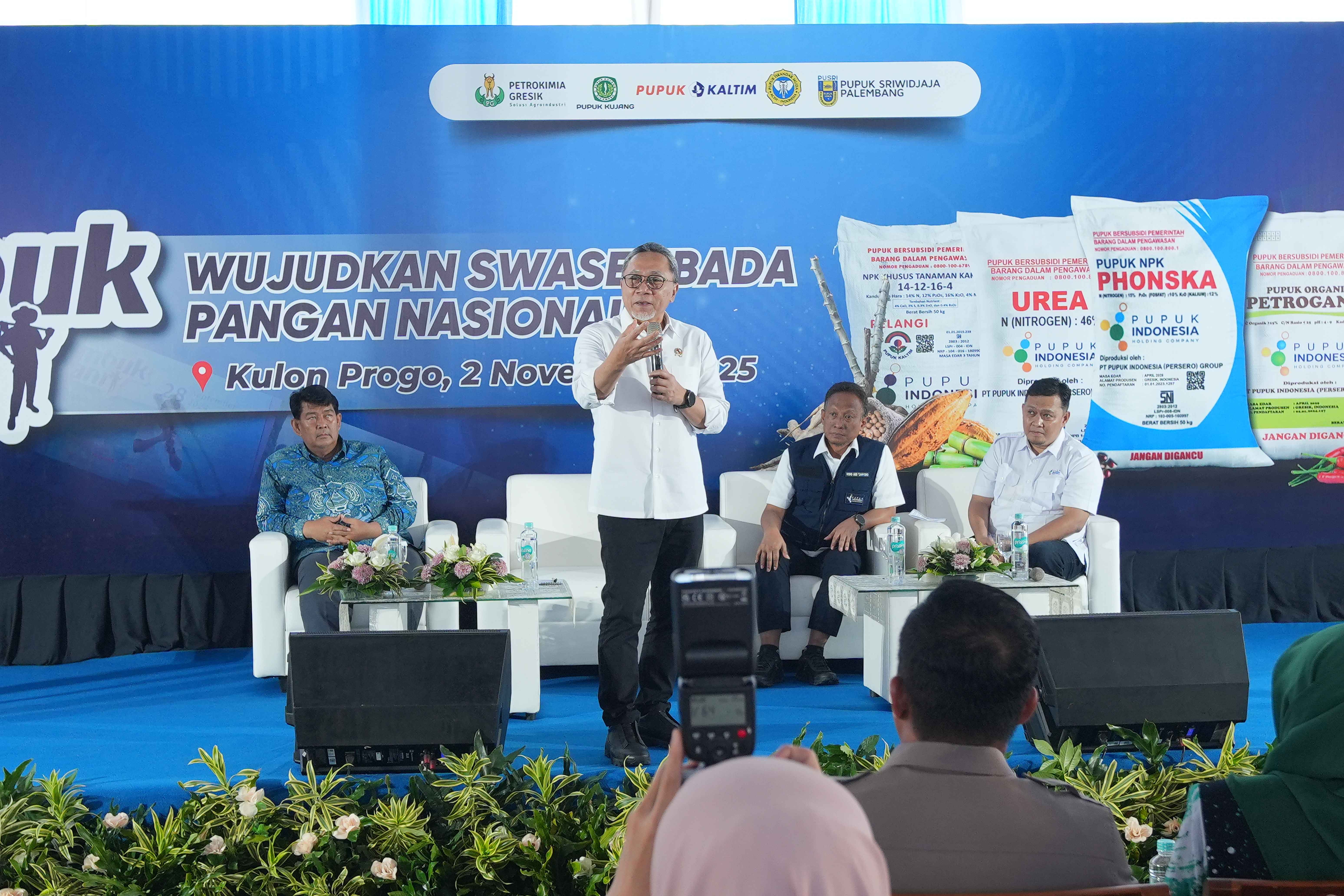 896883_menko-pangan-dorong-petani-kulon-progo-wujudkan-swasembada-pangan-nasional_20251109155926.jpg