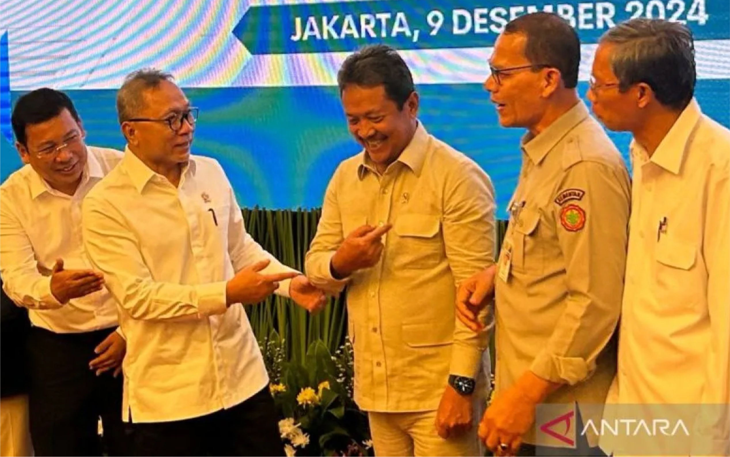 972032_menko-pangan-stok-beras-nasional-capai-8-juta-ton_20241223074146.jpg