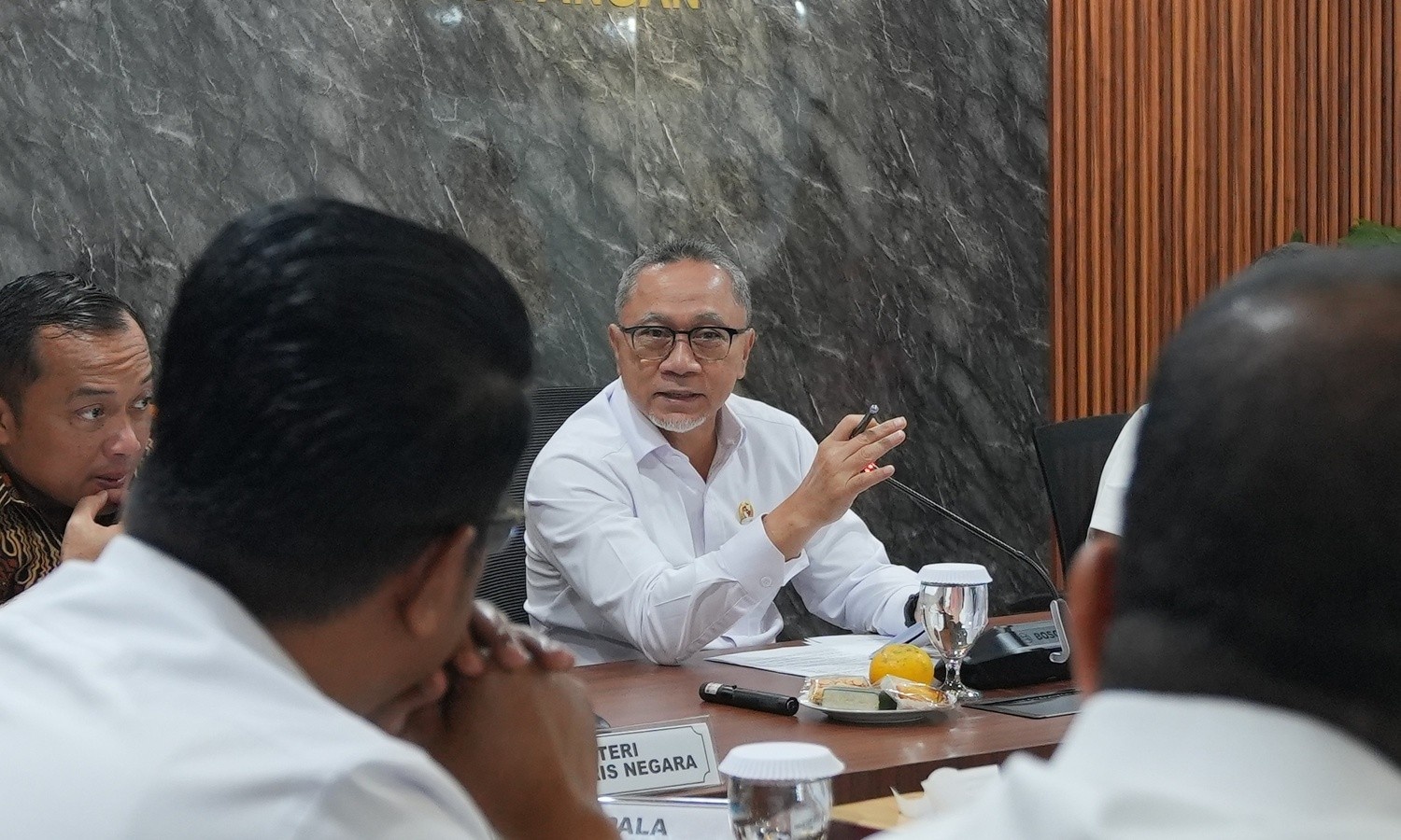 105967_rapat-koordinasi-rancangan-peraturan-presiden-tentang-tata-kelola-penyelenggaraan-program-mbg_20250727131203.jpeg