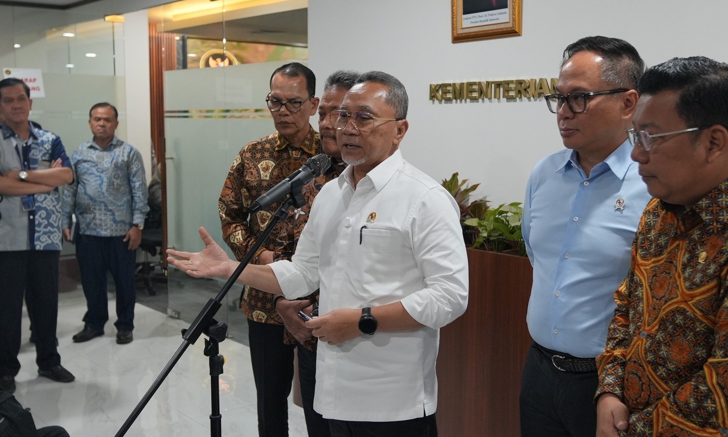 112618_rakor-kick-off-satgas-koperasi-desa-kelurahan-merah-putih_20250727165955.jpeg
