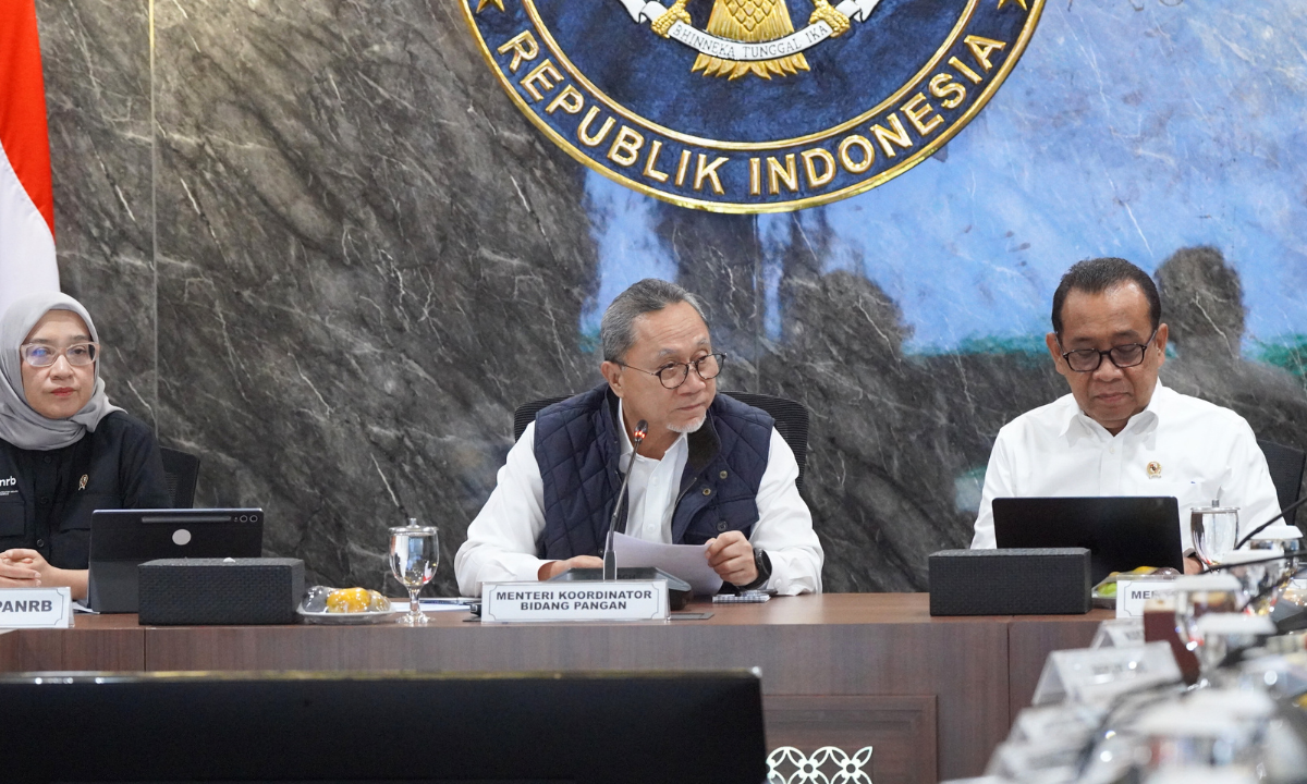 114501_menko-pangan-zulkifli-hasan-memimpin-rapat-koordinasi-untuk-menyempurnakan-tata-kelola-program-makan-bergizi-gratis-mbg-_20251120152935.png