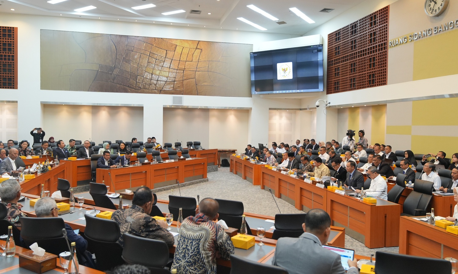 149524_rapat-kerja-bersama-badan-anggaran-dpr_20250727181215.jpeg