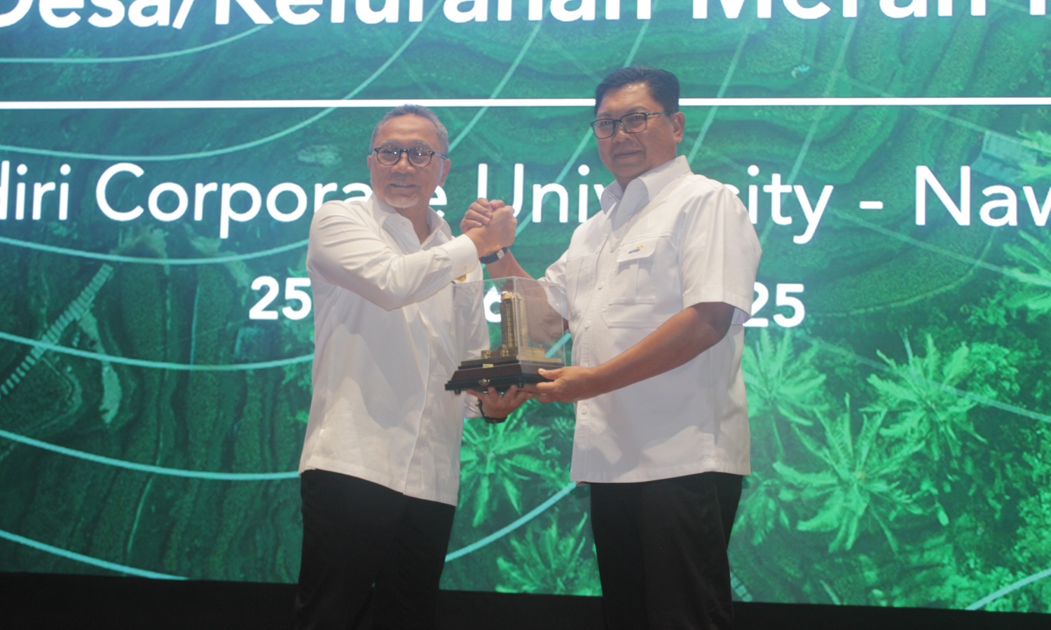 305294_membuka-bimtek-penguatan-kelembagaan-kdmp-kegiatan-kolaborasi-satgas-kopdes-dengan-bank-mandiri-_20250727174639.jpeg