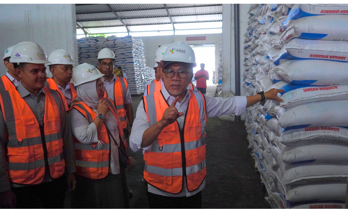 Kunjungan Kerja Menteri Koordinator Bidang Pangan ke Gudang Pupuk dan Toko Pengecer Pupuk Bersubsidi di Jombang, Jawa Timur