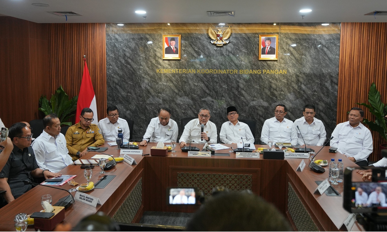 368128_memimpin-rakor-persiapan-peluncuran-kdmp_20250727181339.jpeg