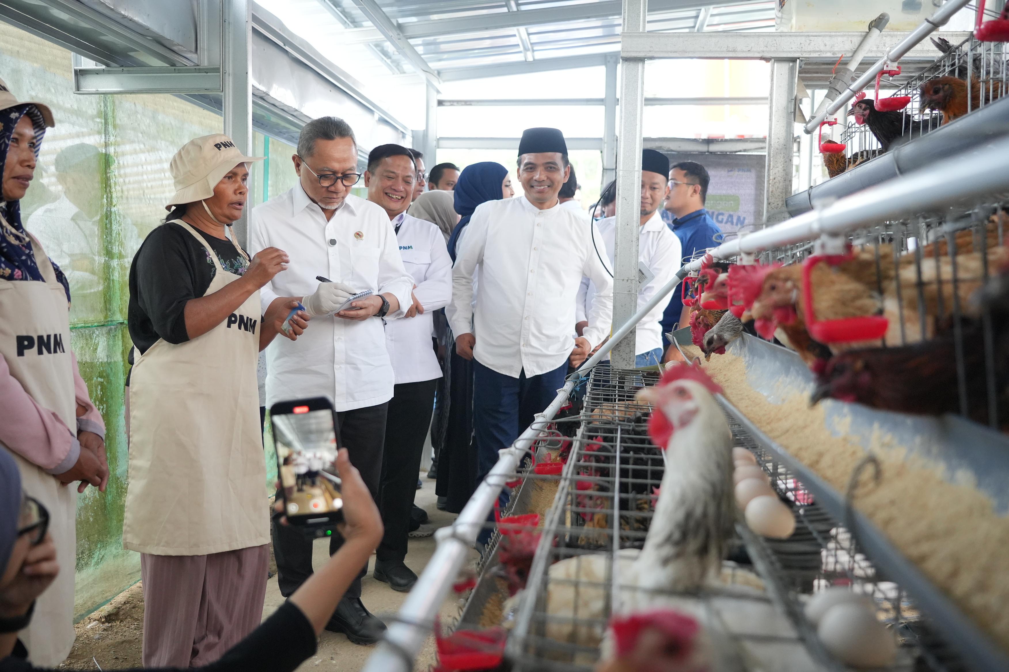 43641_peninjauan-menko-pangan-ke-rumah-pangan-kampung-madani-di-desa-kopeng-jawa-tengah_20251120104938.jpeg