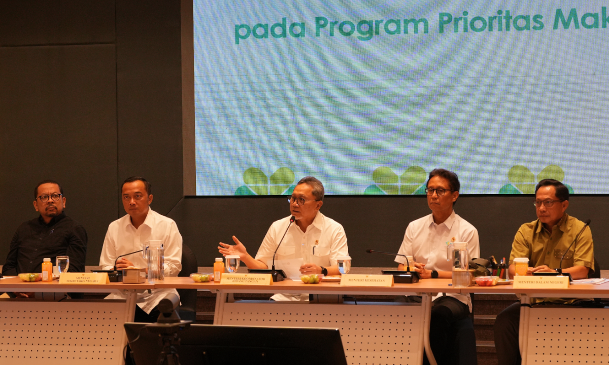 446013_rapat-koordinasi-penanggulangan-kejadian-luar-biasa-pada-program-prioritas-makanan-bergizi-gratis_20251006181355.png