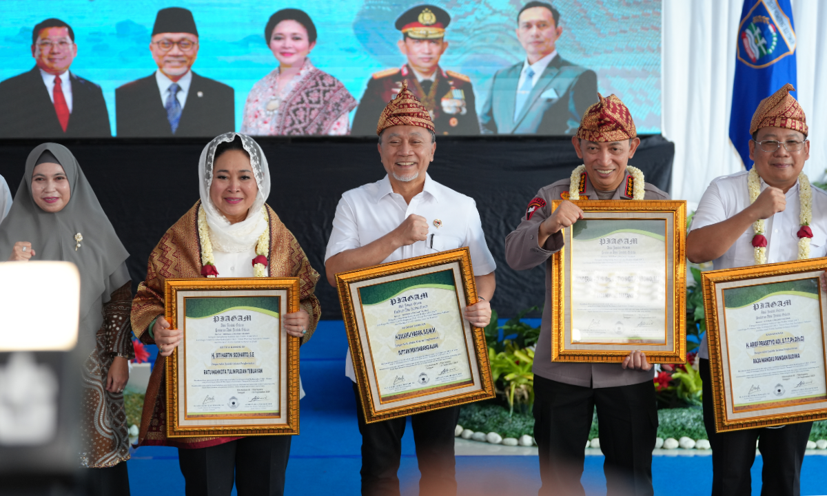 450908_pemberian-gelar-adat-di-aula-pertemuan-rumah-dinas-bupati-oku-timur_20251006181258.png