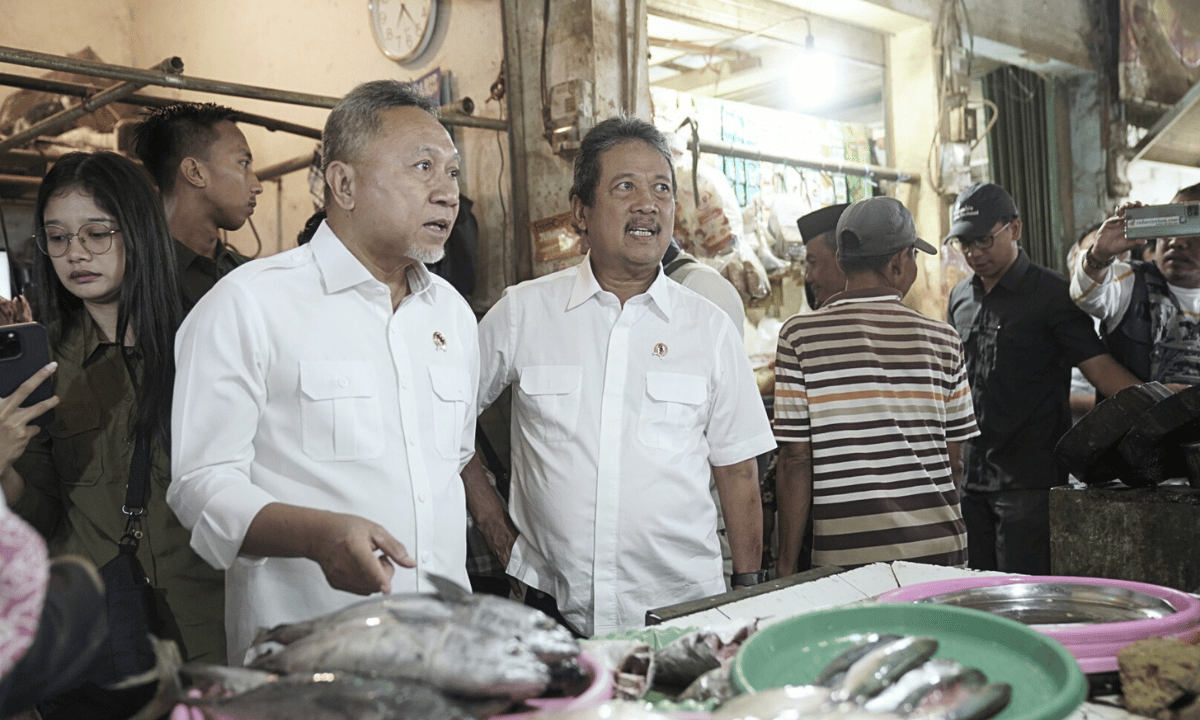 504070_menko-pangan-berkunjung-ke-pasar-jagasatru-cirebon-menjaga-stabilitas-pangan-menjelang-nataru_20260105153402.png
